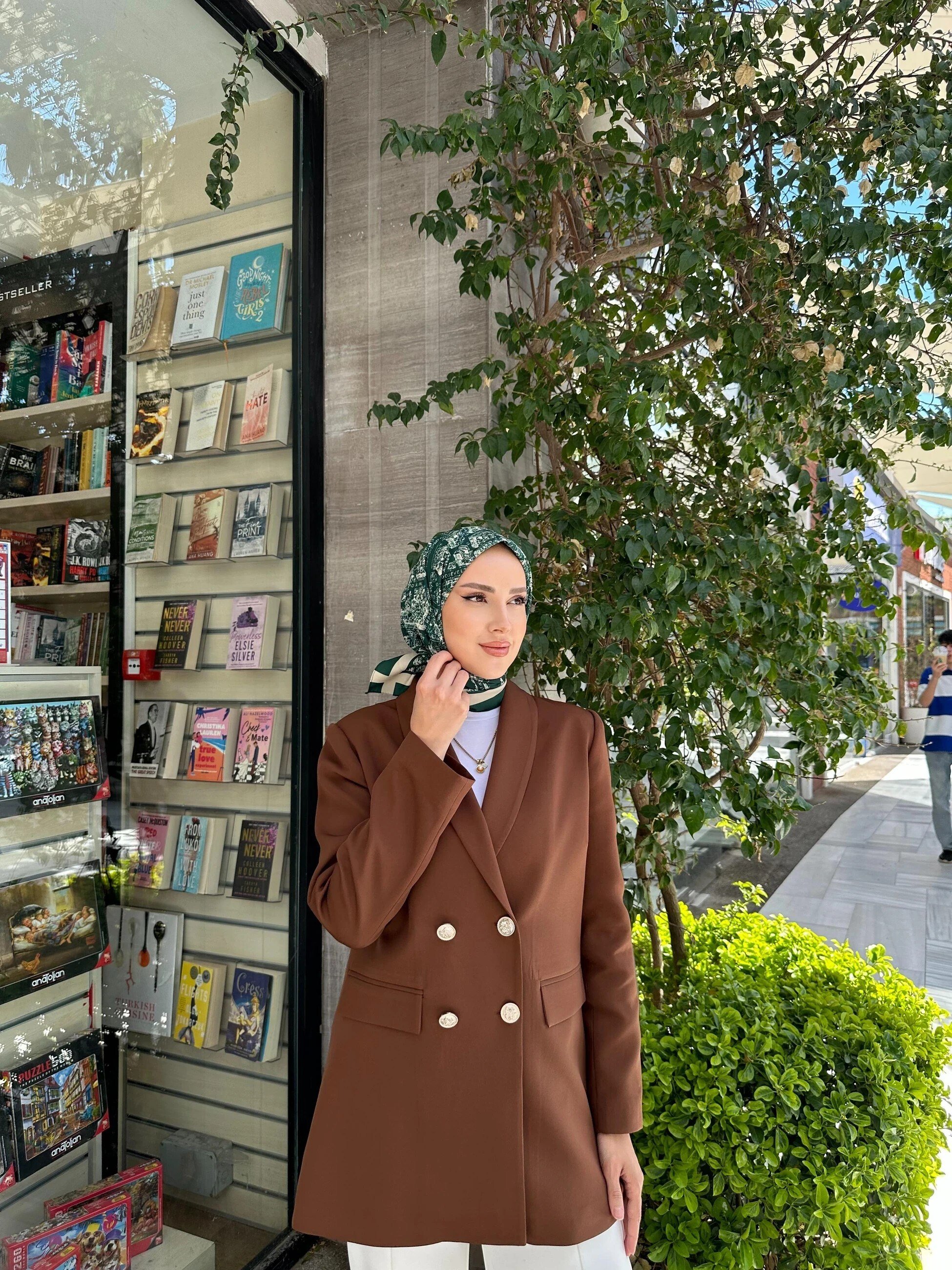 paris-desenli-esarp-zumrut-9dd952.jpg