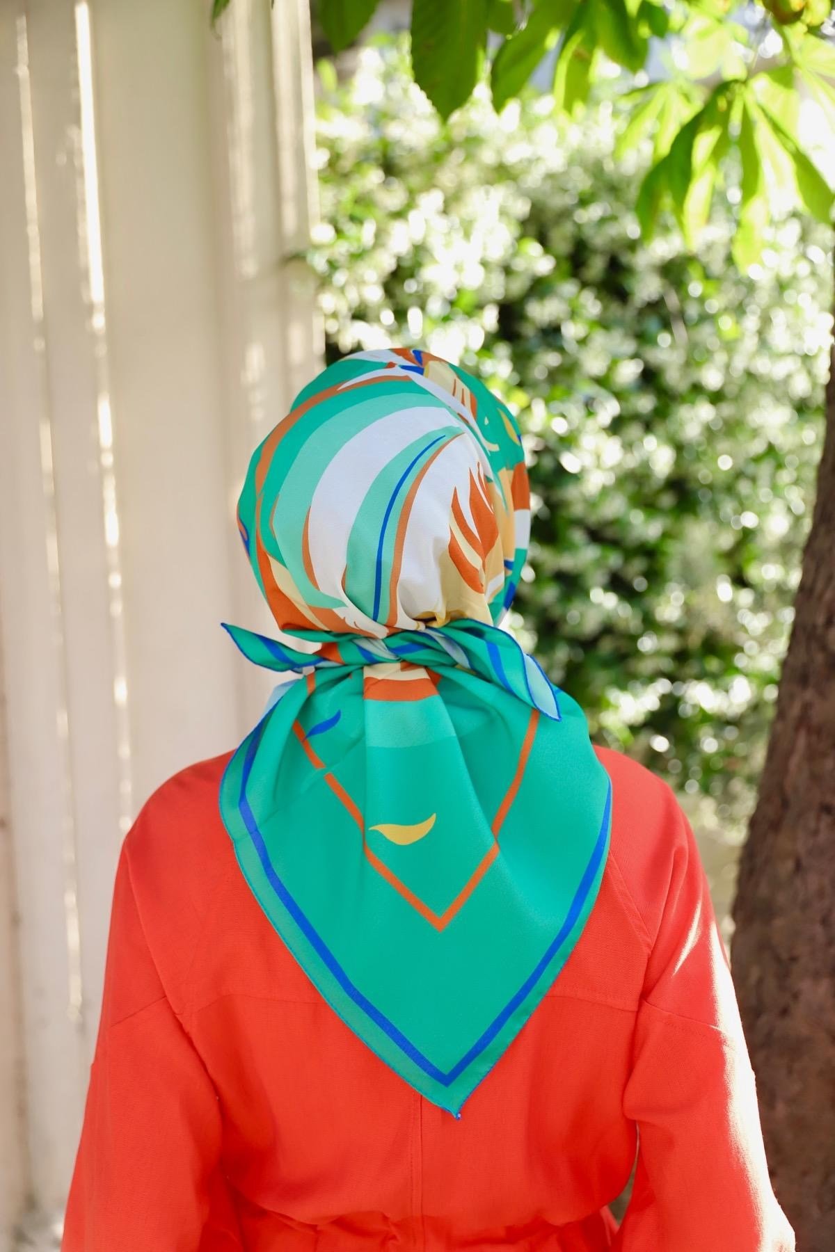 renk-dansi-esarp-benetton-5e1c7d.webp