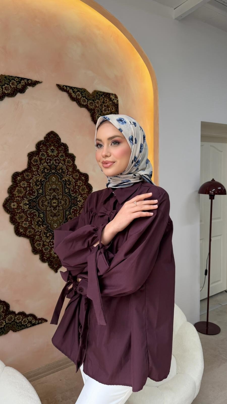 romantik-gul-desenli-esarp-lacivert--83be-.webp