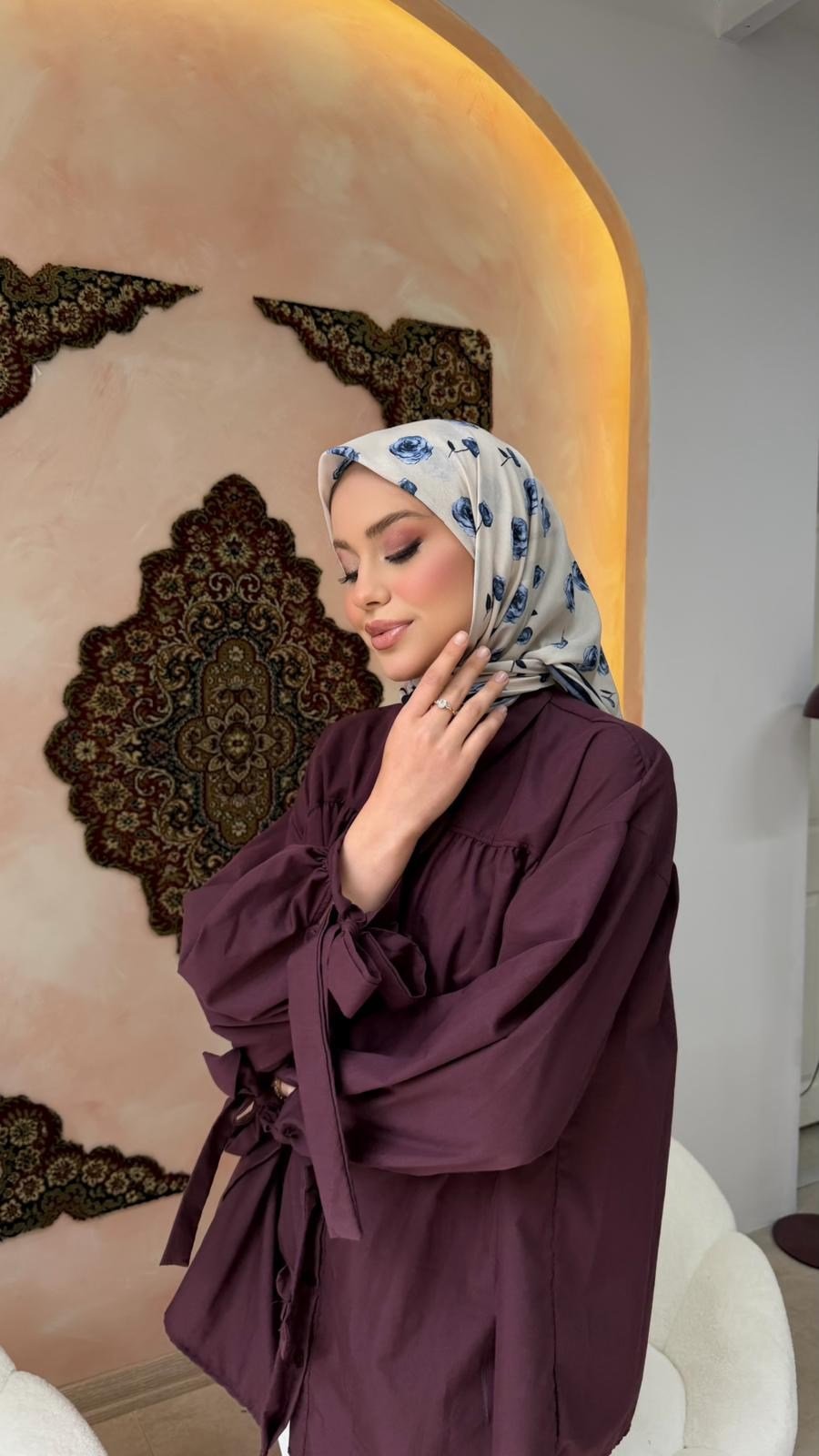 romantik-gul-desenli-esarp-lacivert-412687.webp