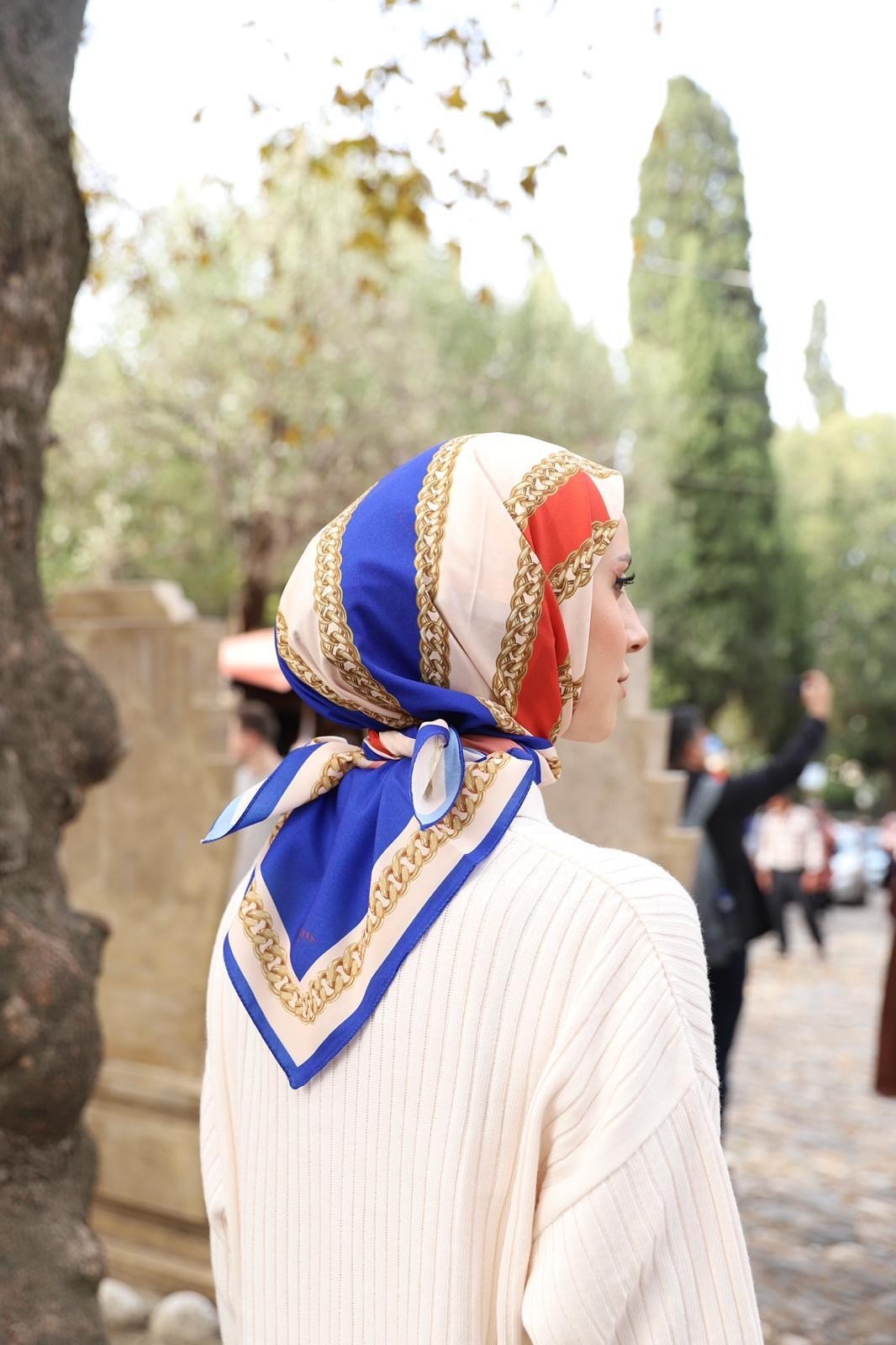 royal-zincir-desenli-esarp-saks-ab7b9d.webp