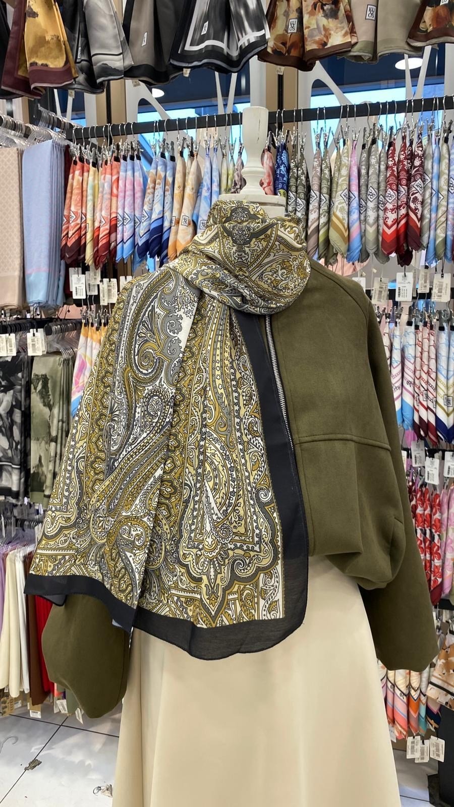 saray-motifi-sal-siyah-yesil-06a-04.webp
