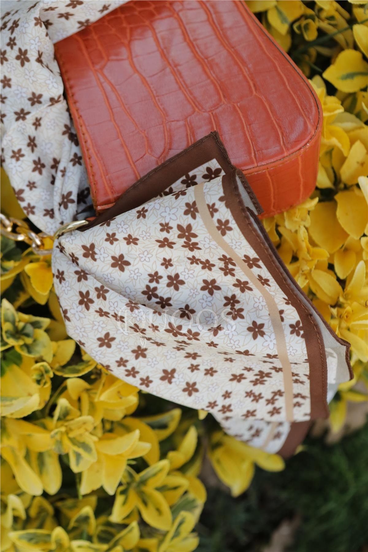 yildiz-desenli-bandana-kahve-2-4e37.webp