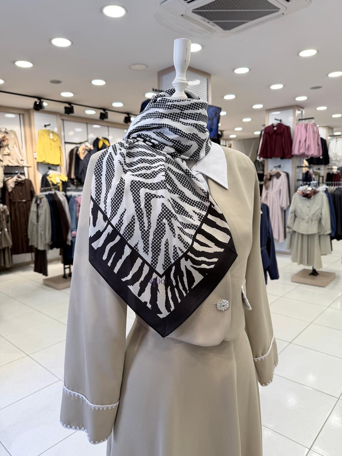 zebra-desen-esarp-siyah-99-103.webp