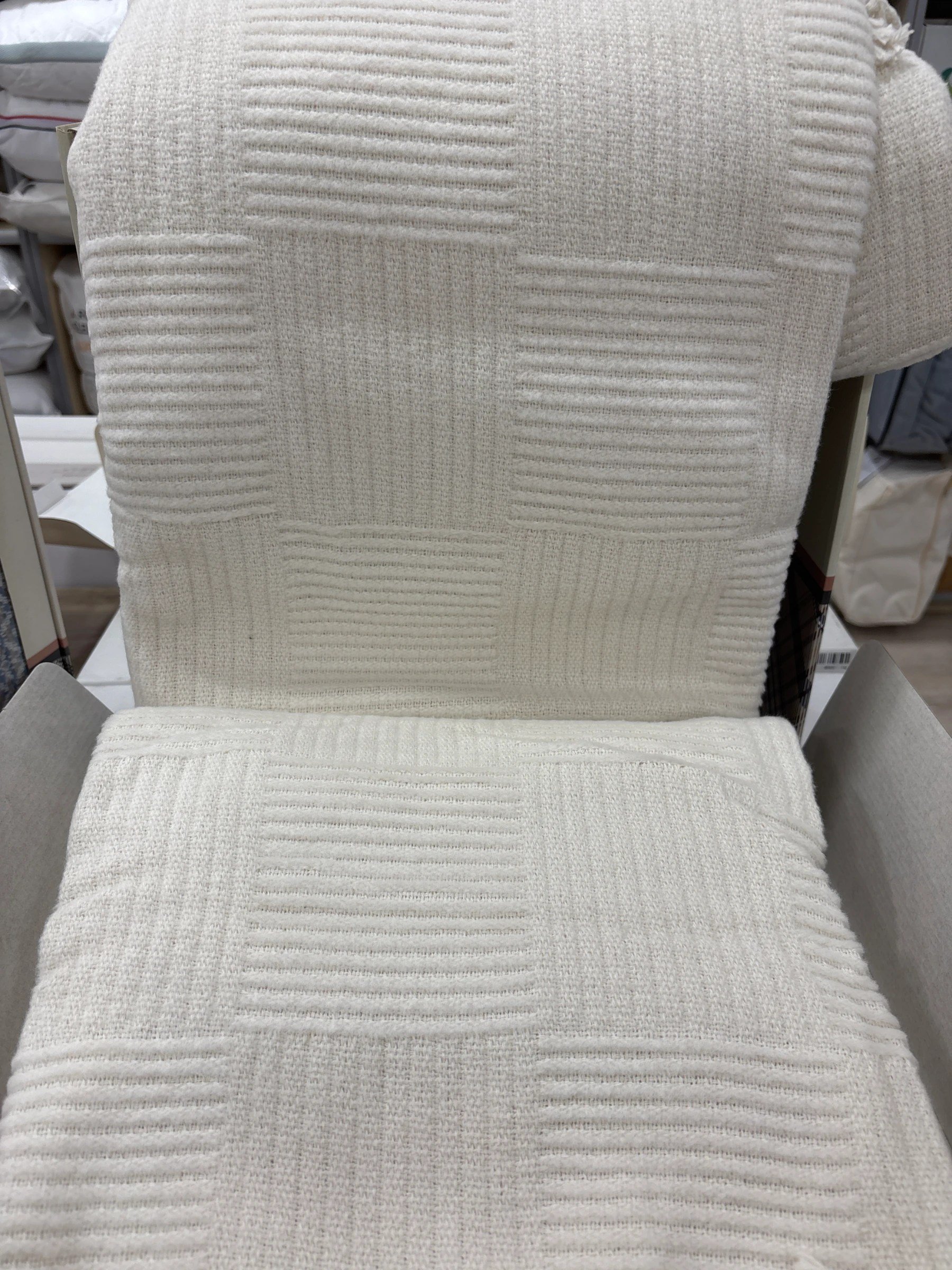 Sesli Comfort Beyaz Skoç Pamuk Örme Battaniye 200x220 Çift Kişilik Battal