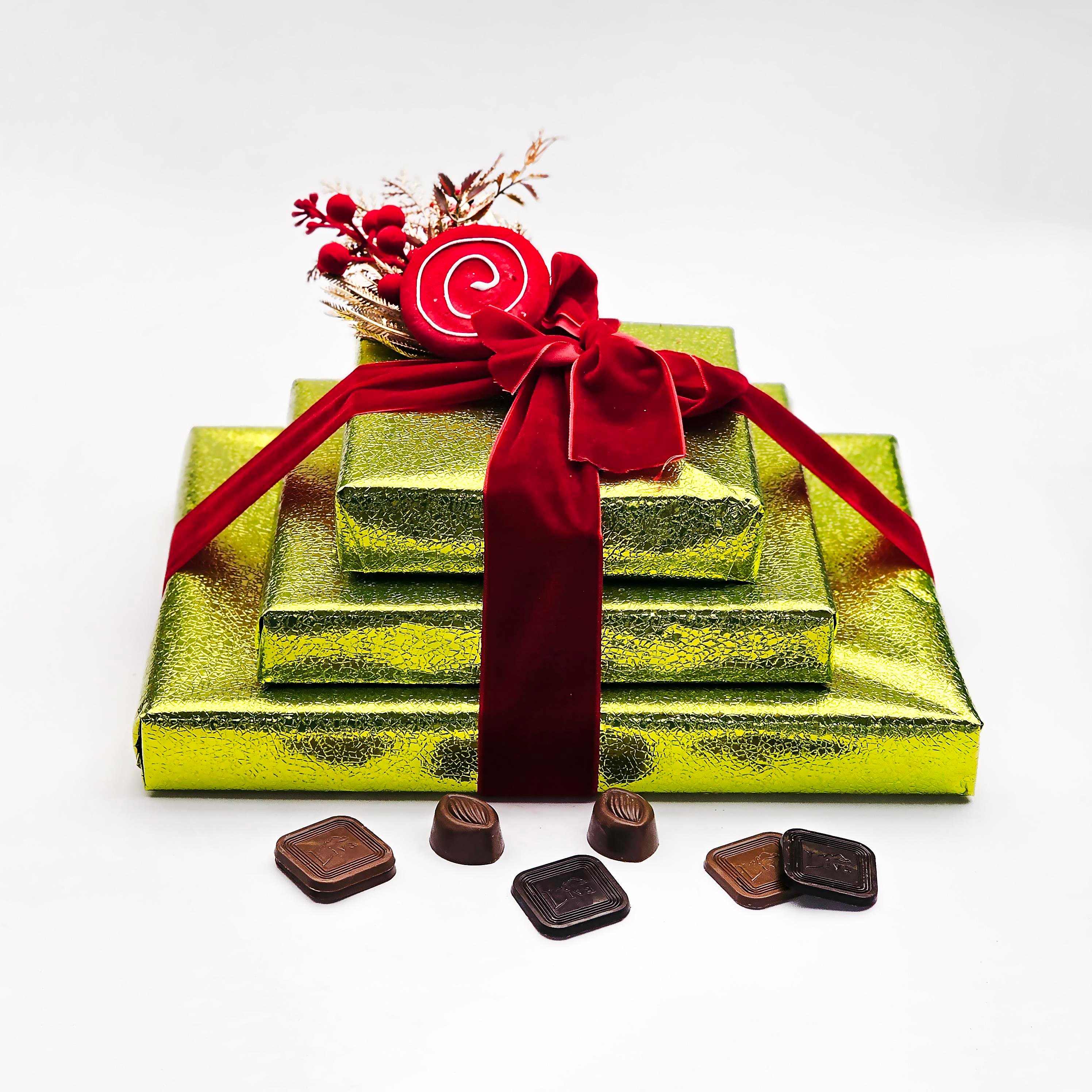 ılbaşı Özel 3'lü Piramit Hediye Kutusu - Premium Madlen ve Spesiyal Çikolata Seti