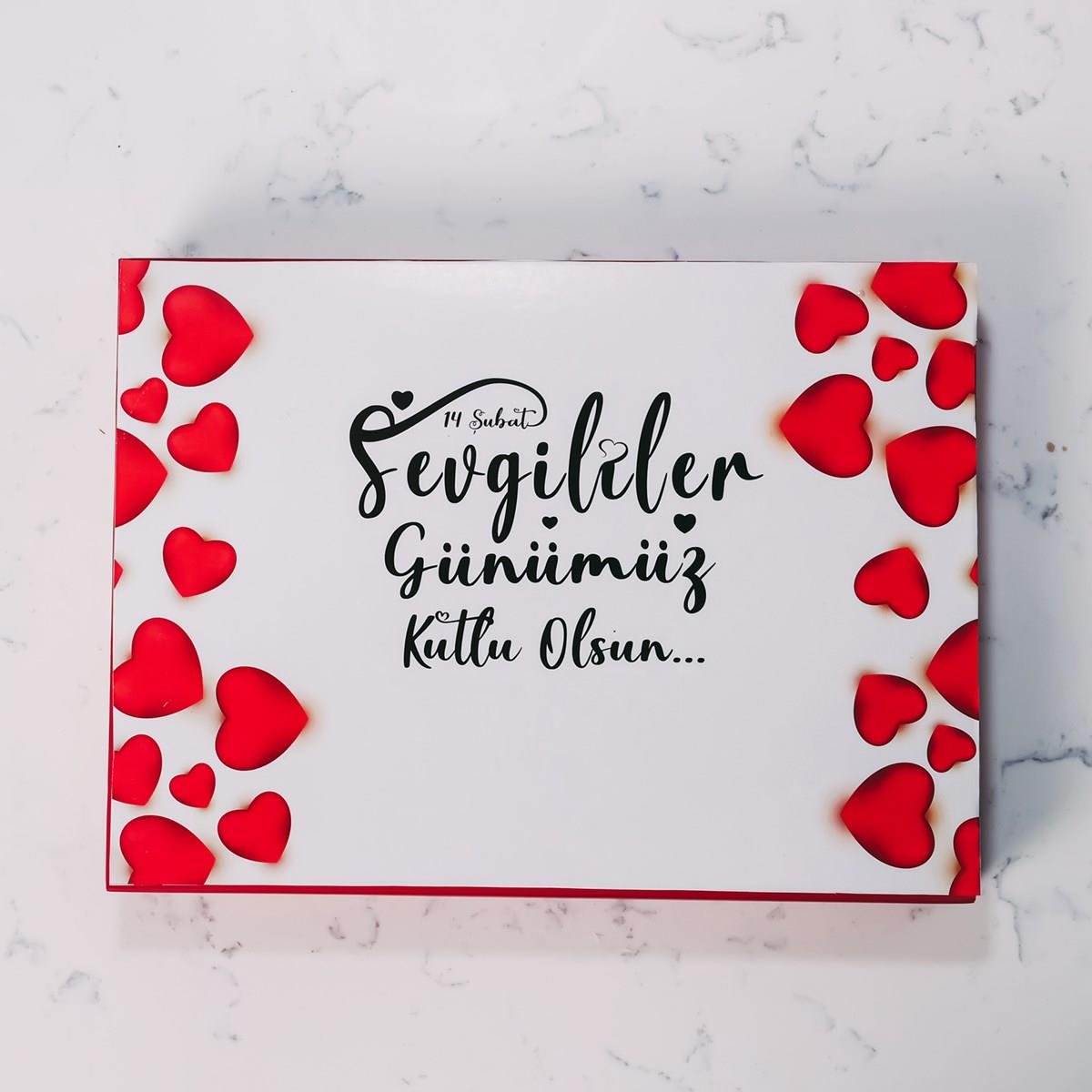 Işıltılı Kalpler Temalı Beyaz Kutu (42 Adet Yaldızlı Kalp Çikolata)