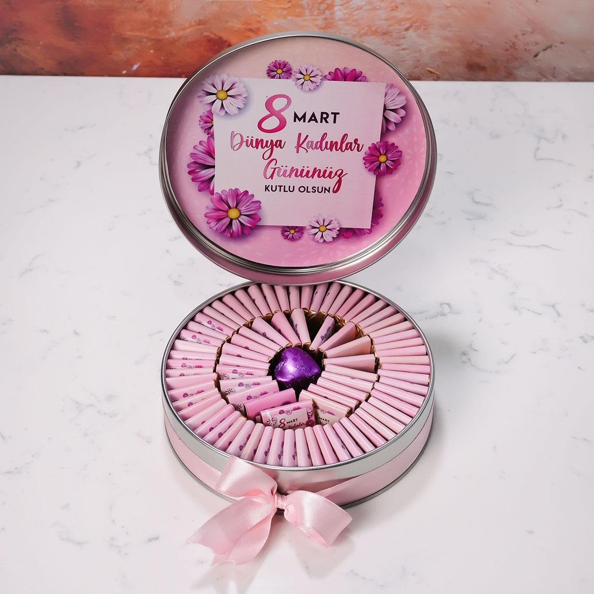 Kadınlar Günü Çiçekli Metal Kutu Tasarım (80 Adet Napoliten Çikolata)