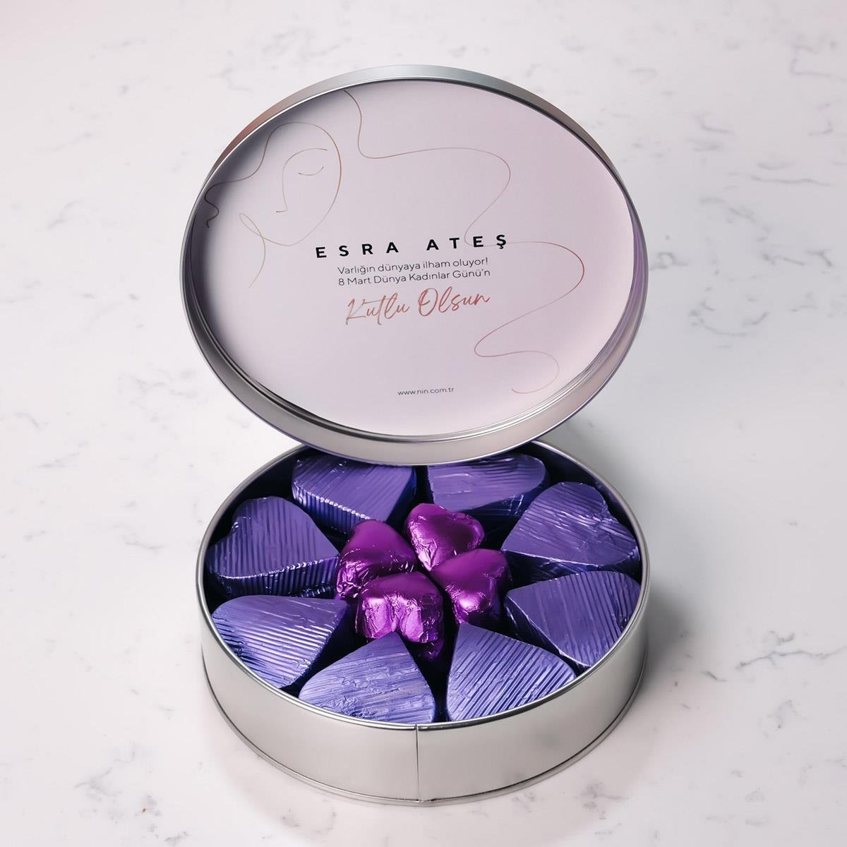 Kadınlar Günü Konseptli Metal Beyaz  Kutu Valentin Çikolata