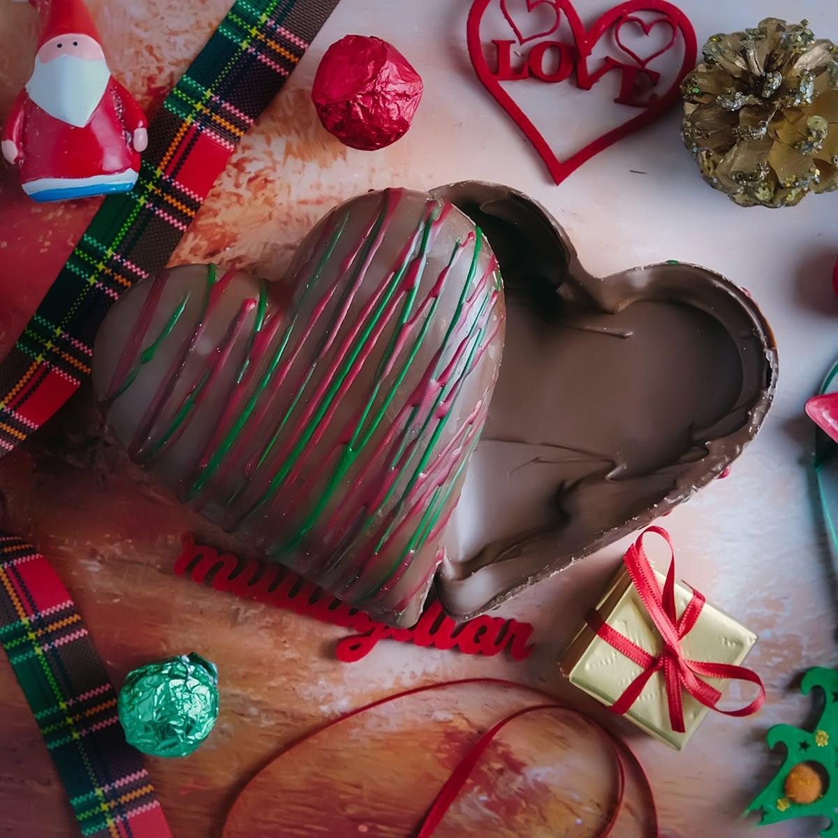 Kalp Desenli Figür Çikolata