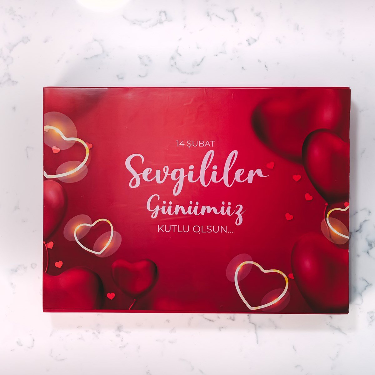 Kalpli Gökyüzü Temalı Kutu (42 Adet Yaldızlı Kalp Çikolata)