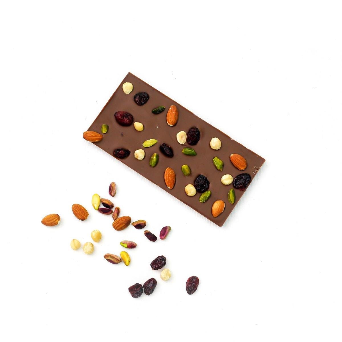 Lounge Bademli Kuruyemişli Sütlü Çikolata 110g