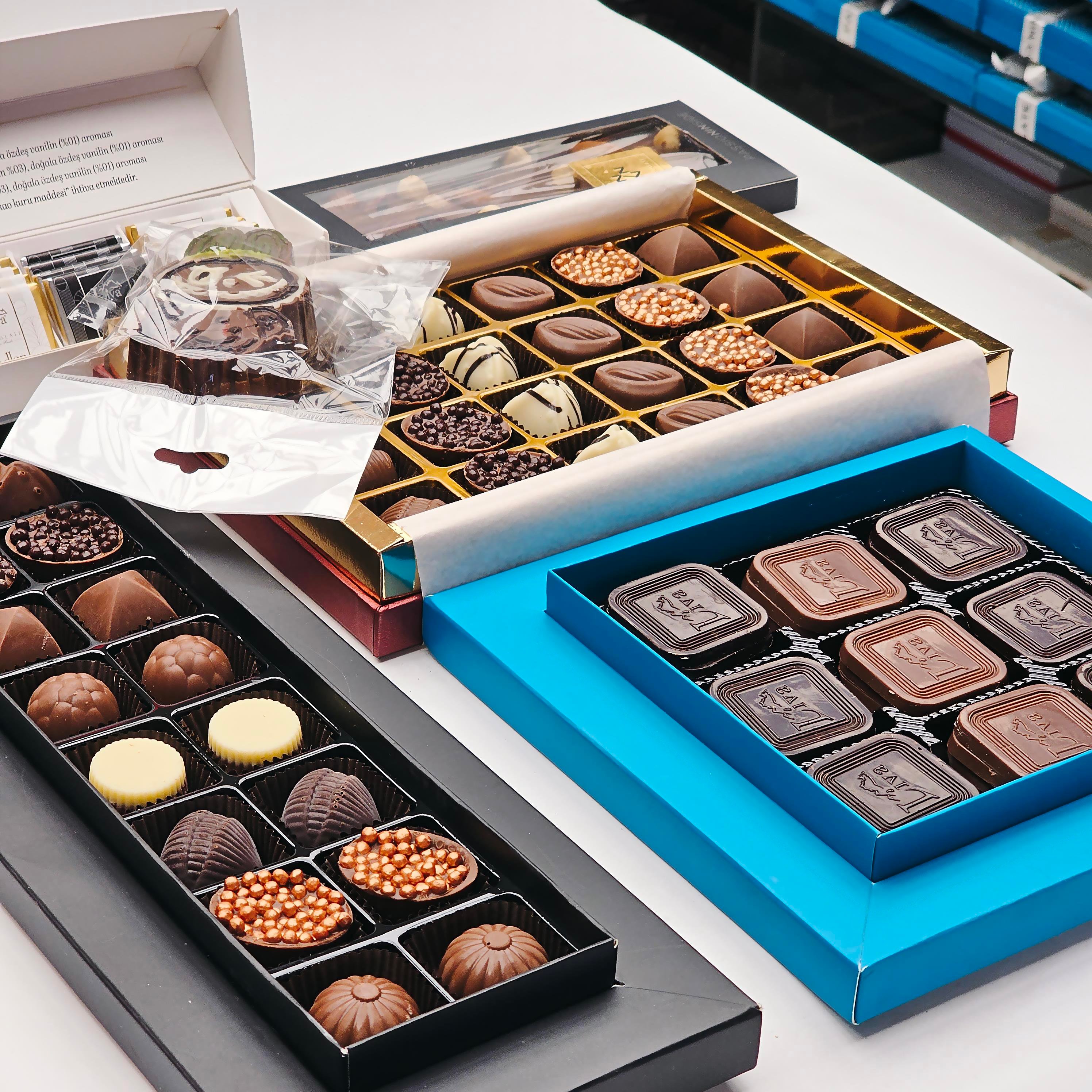 Lüks Yeşil Kadife Yılbaşı Hediye Sepeti