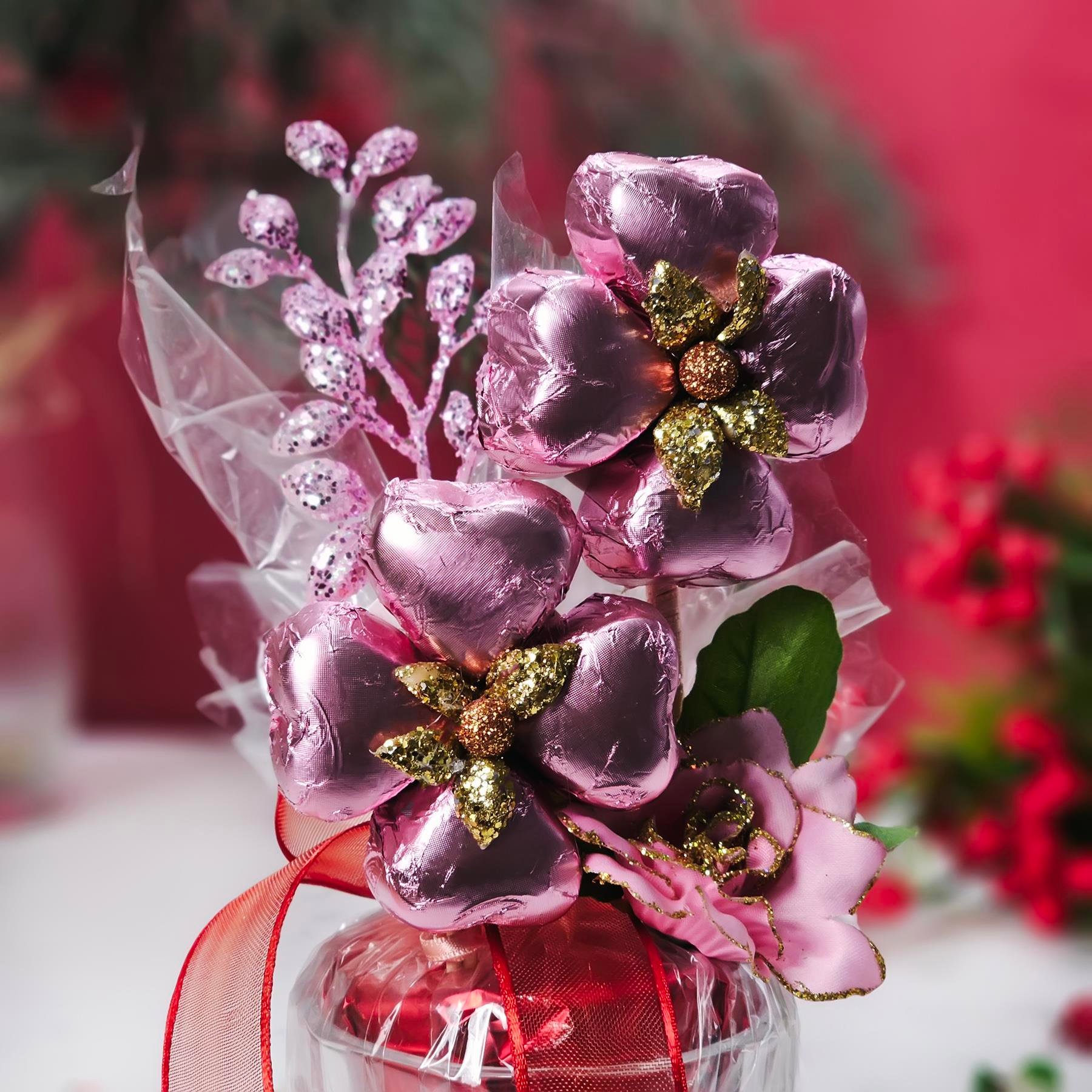 Mor Konsept Sevgiliye Çiçek Figür Yaldızlı Çikolata