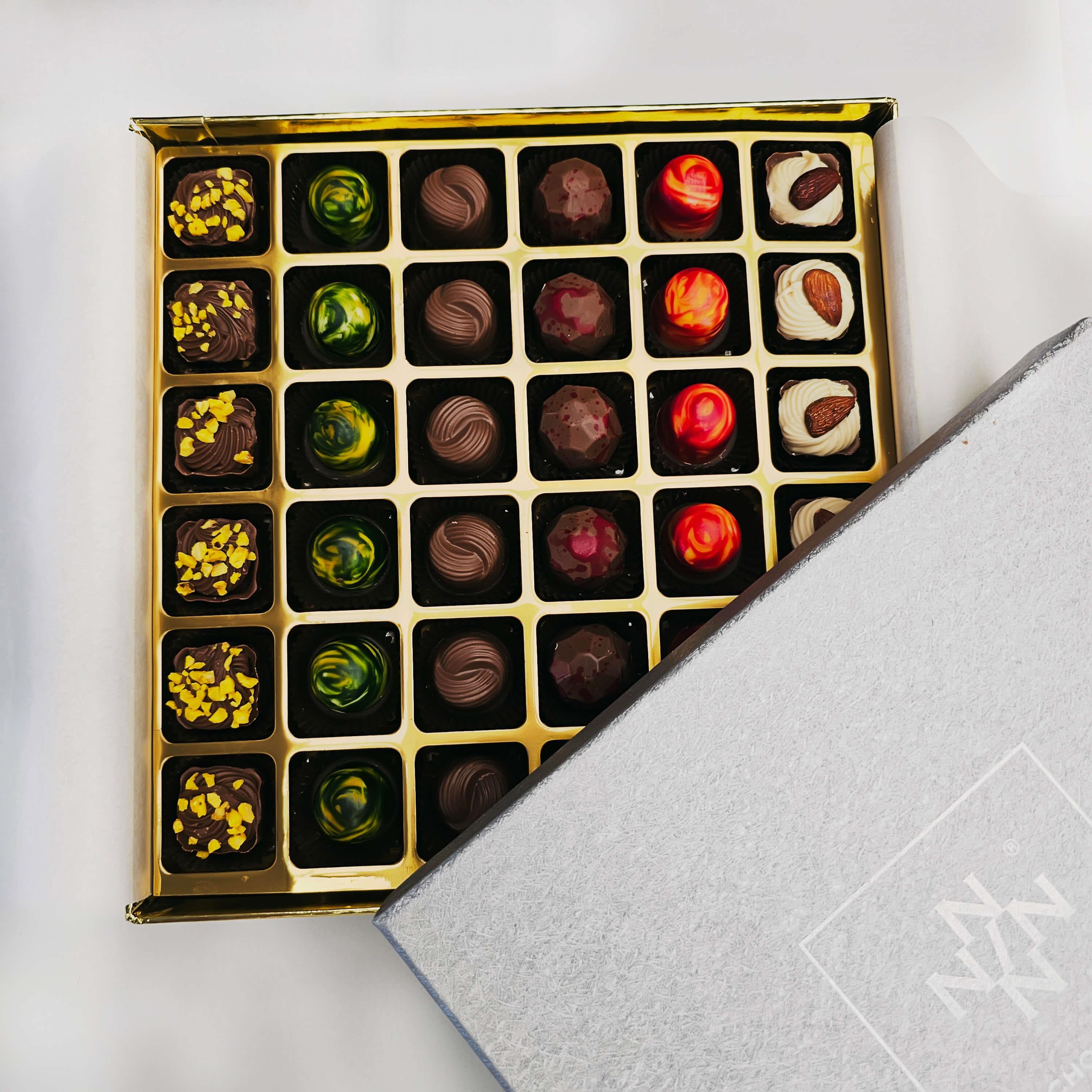 Nin Açık Gri Kutu Spesiyal Çikolata 72 Adet