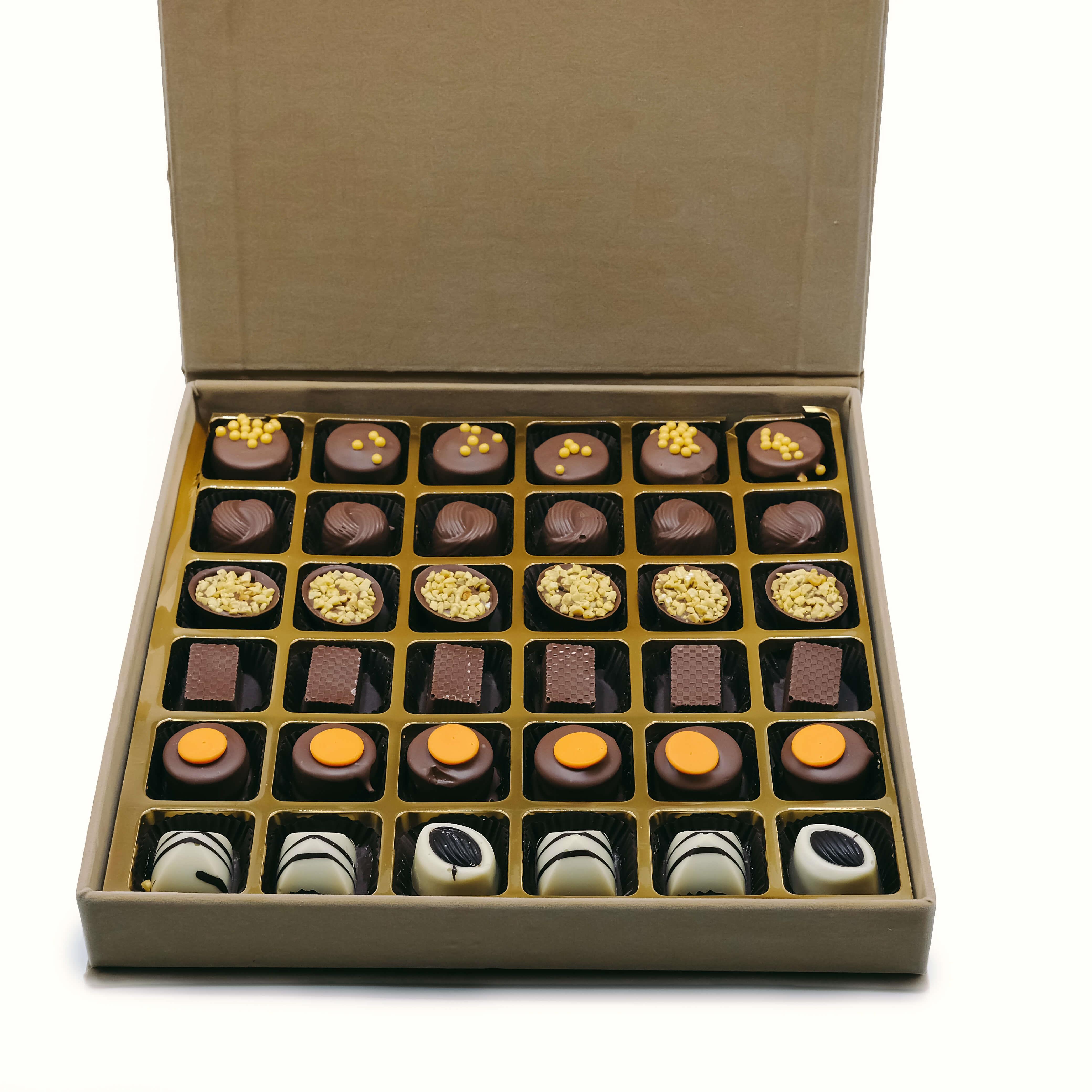 Nin Bej Kadife Kutu Spesiyal Çikolata 36 Adet