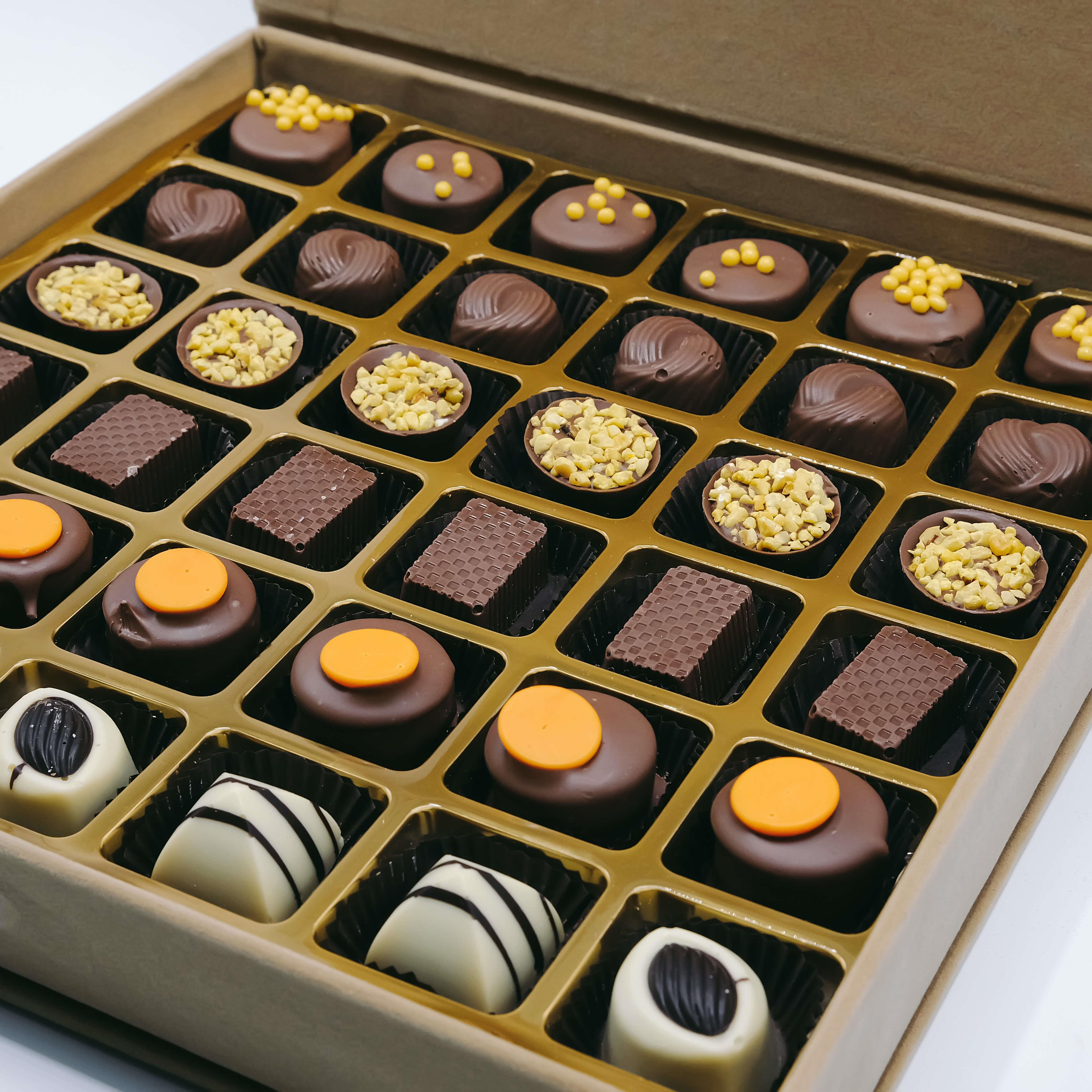 Nin Bej Kadife Kutu Spesiyal Çikolata 36 Adet