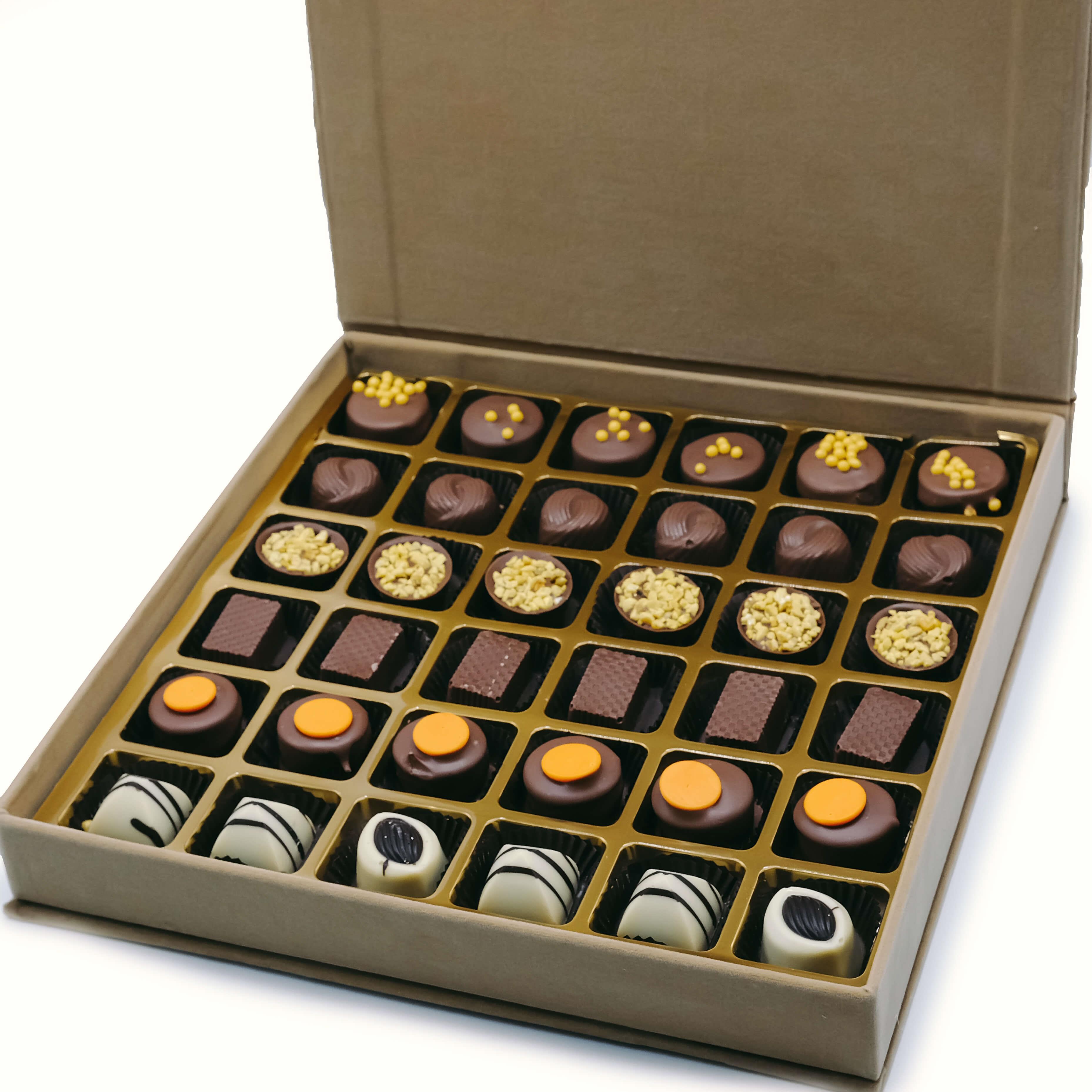 Nin Bej Kadife Kutu Spesiyal Çikolata 36 Adet