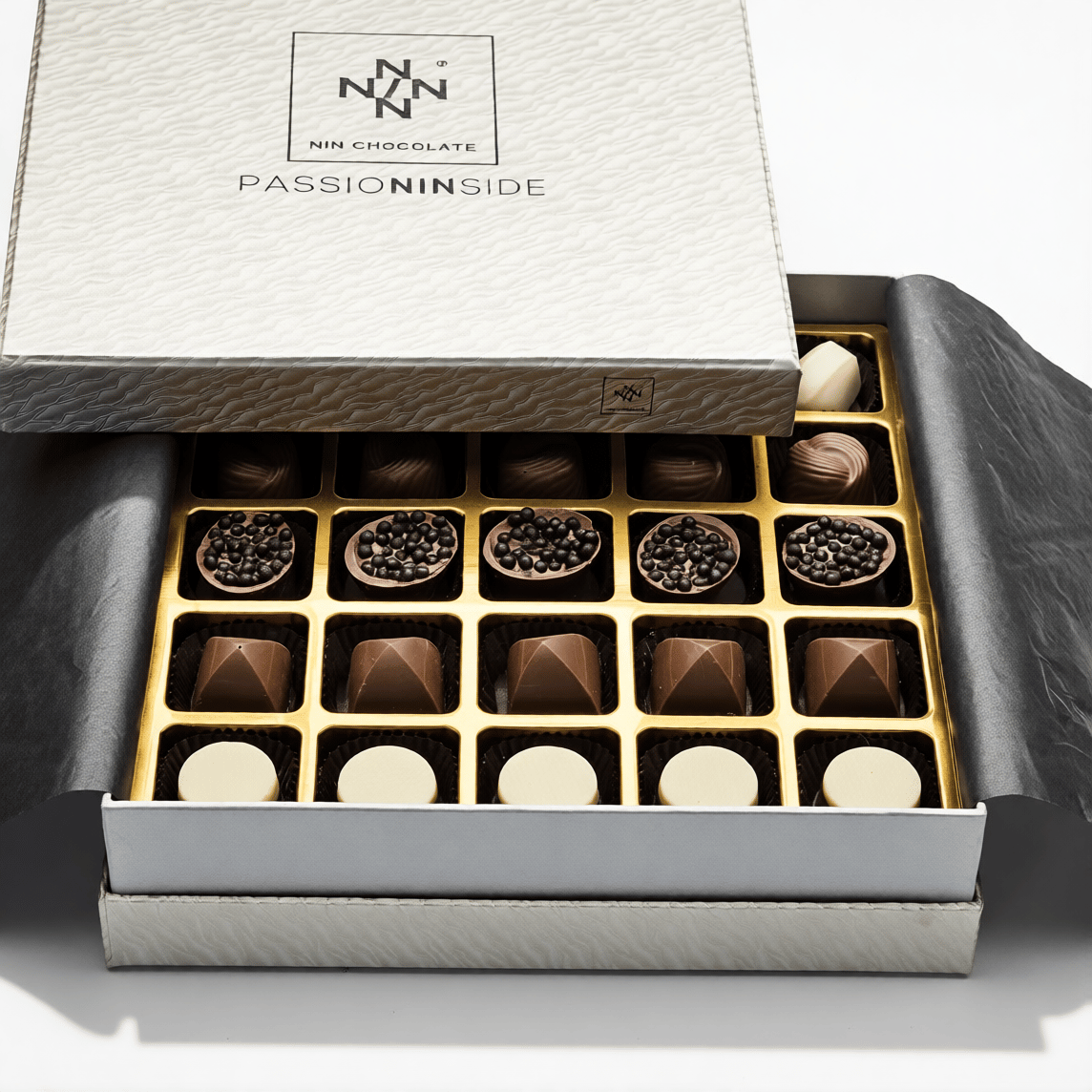 Nin Çikolata Koleksiyon Serisi Açık Gri Kutu Spesiyal Çikolata 50 Adet