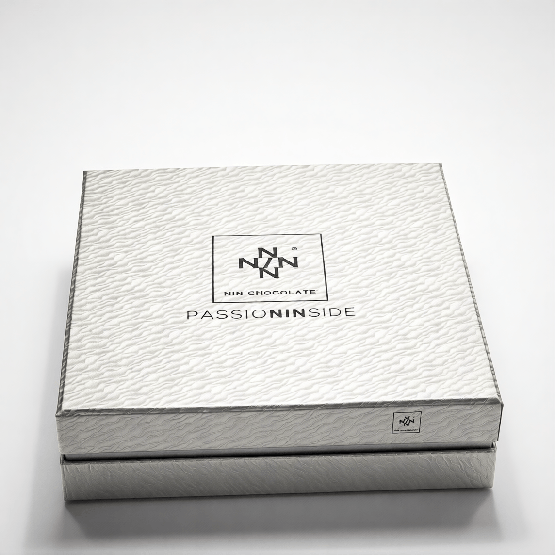 Nin Çikolata Koleksiyon Serisi Açık Gri Kutu Spesiyal Çikolata 50 Adet