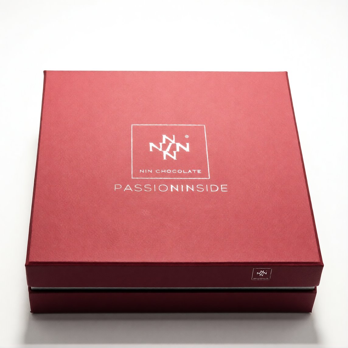 Nin Çikolata Koleksiyon Serisi Kırmızı Kutu Spesiyal Çikolata 50 Adet