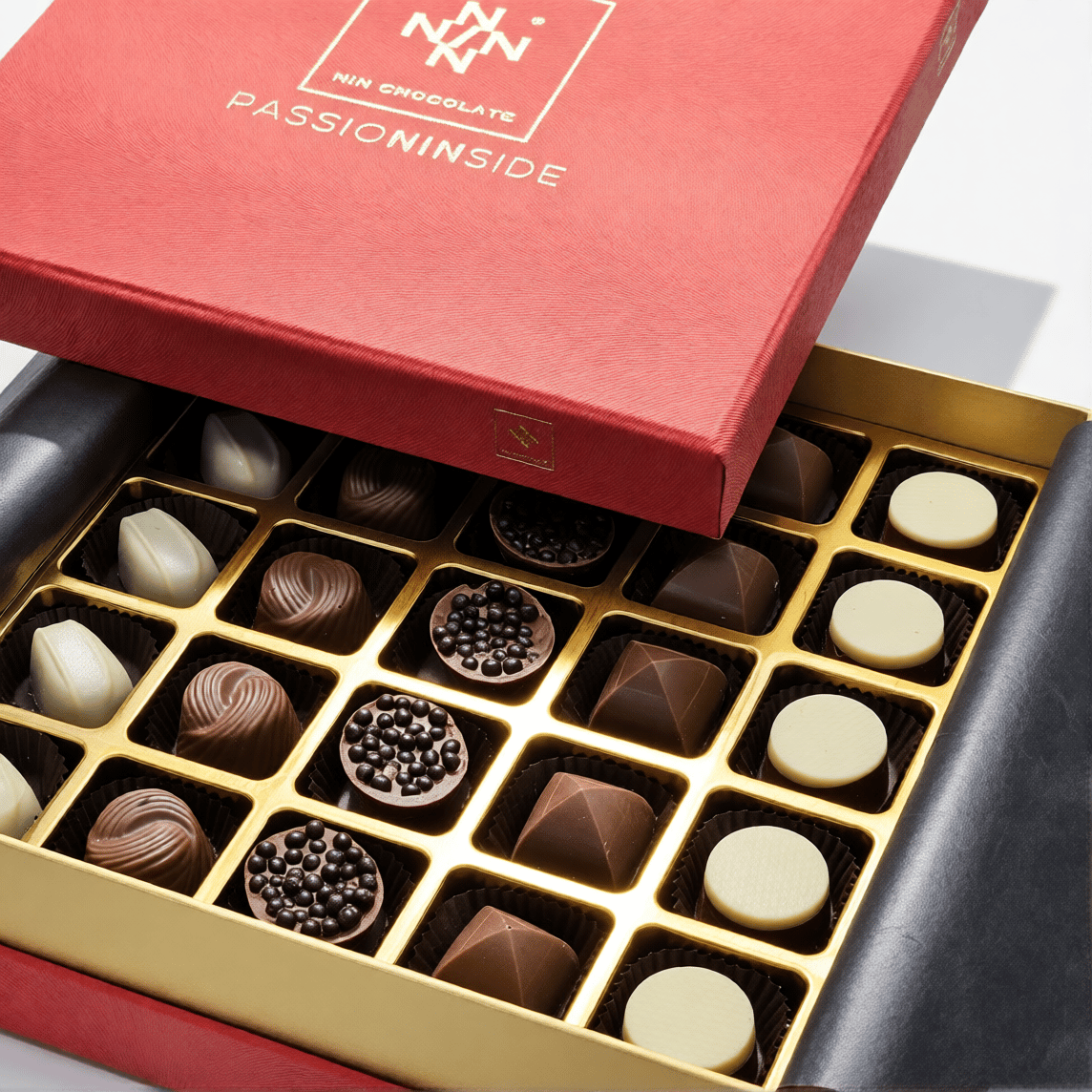 Nin Çikolata Koleksiyon Serisi Kırmızı Kutu Spesiyal Çikolata 50 Adet