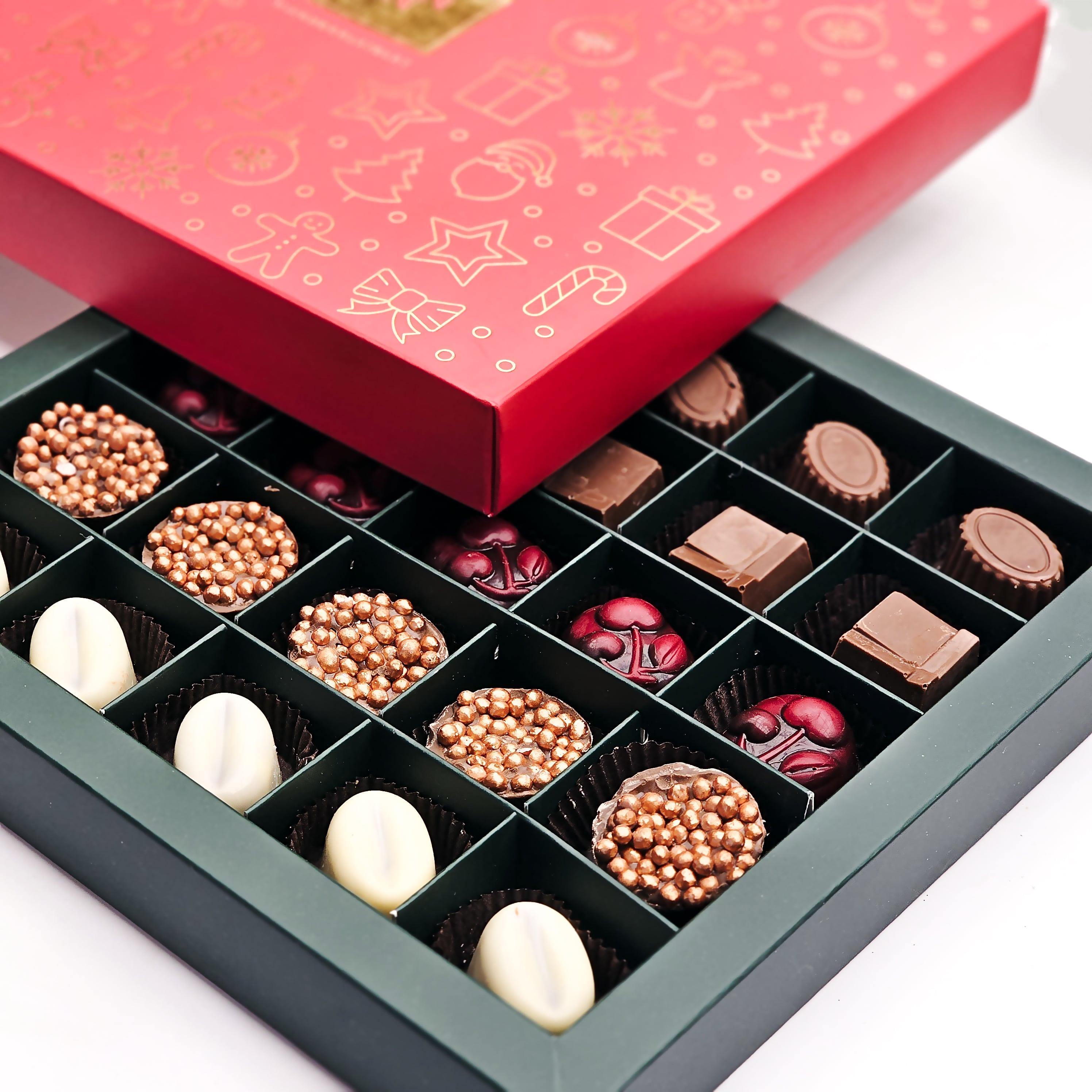 Nin Çikolata Yılbaşı Özel Spesiyal Kutu – 25 Adet El Yapımı Çikolata