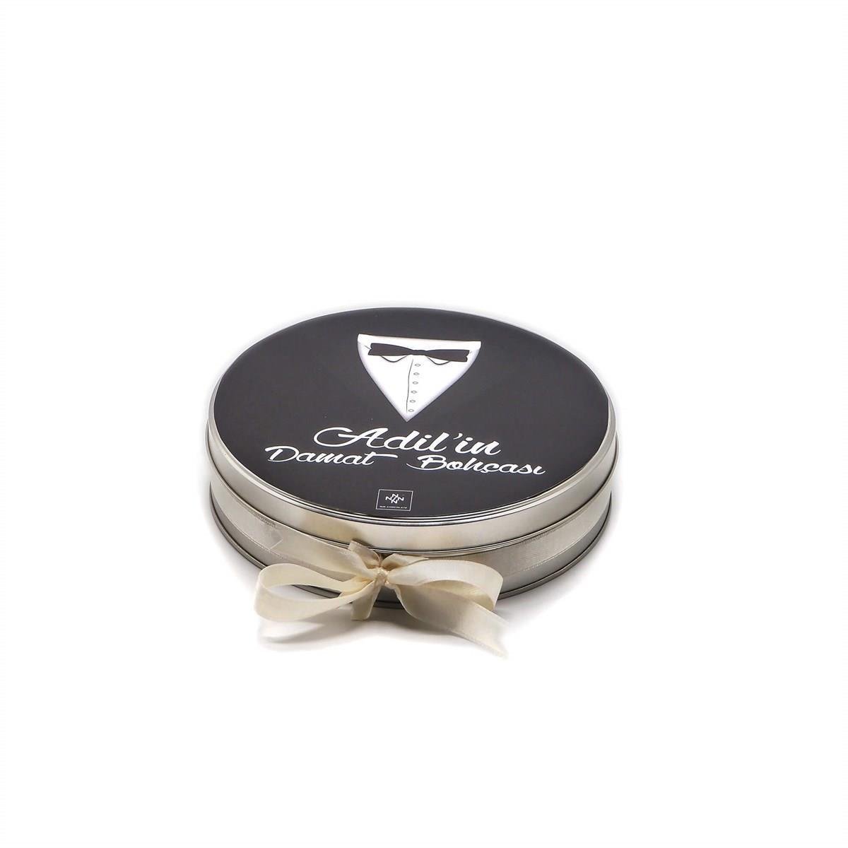 Nin Damat Bohçası Çikolatası Metal Yuvarlak Kutu Damatlık Baskılı (80 Adet Napoliten Çikolata)