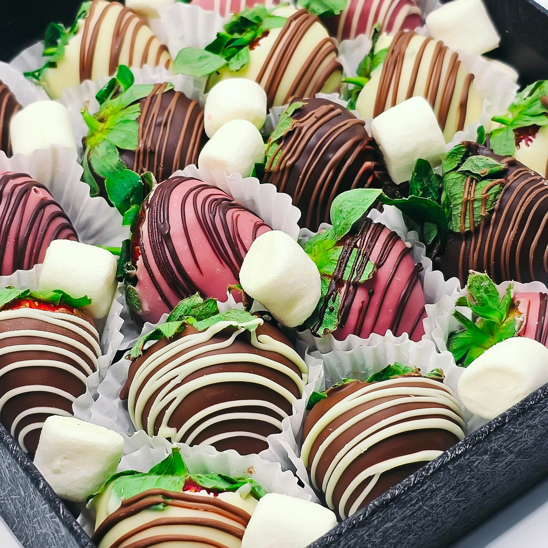 Nin Karışık Çikolata Kaplı Çilek Kutusu 20'li