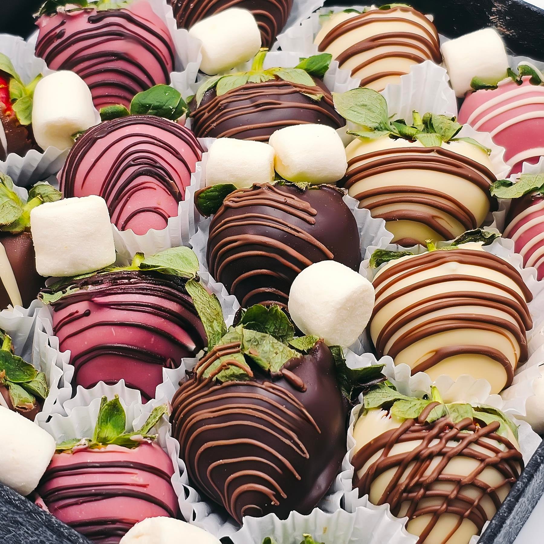 Nin Karışık Çikolata Kaplı Çilek Kutusu 20'li