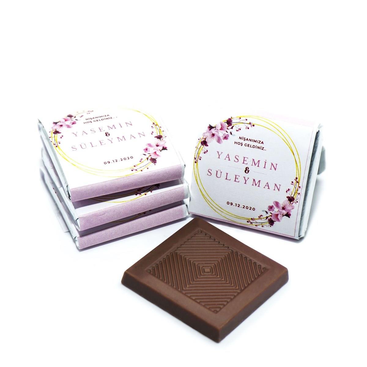 Nin Söz ve Nişan Çikolatası Metal Yuvarlak Kutu Pembe Çiçek Baskılı (80 Adet Napoliten Çikolata)