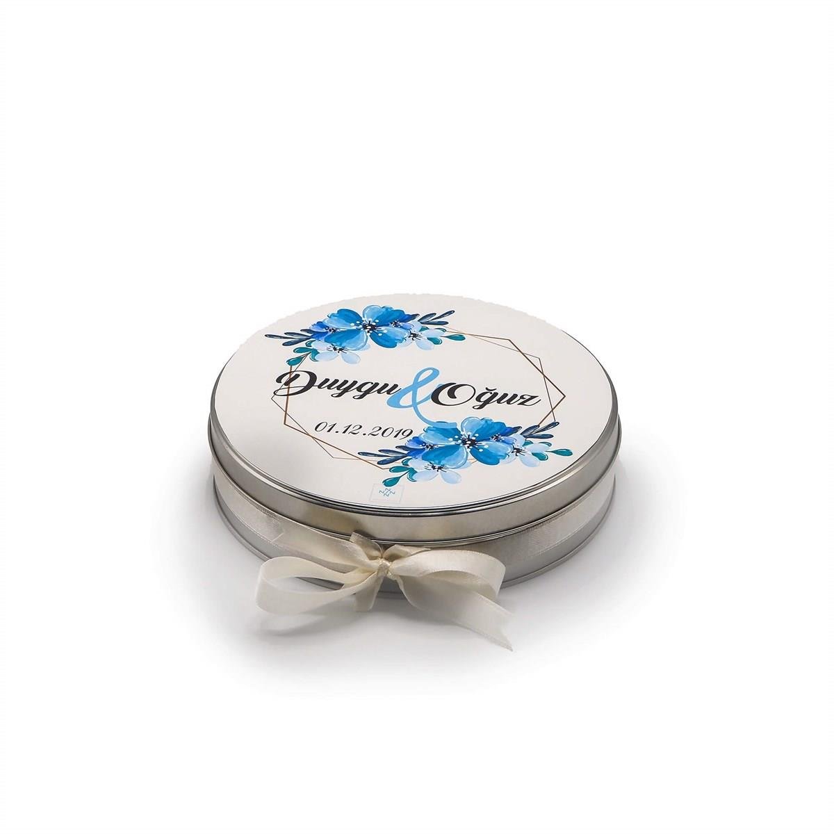 Nin Söz ve Nişan Çikolatası Metal Yuvarlak Kutu Mavi Çiçek Baskılı (80 Adet Napoliten Çikolata)