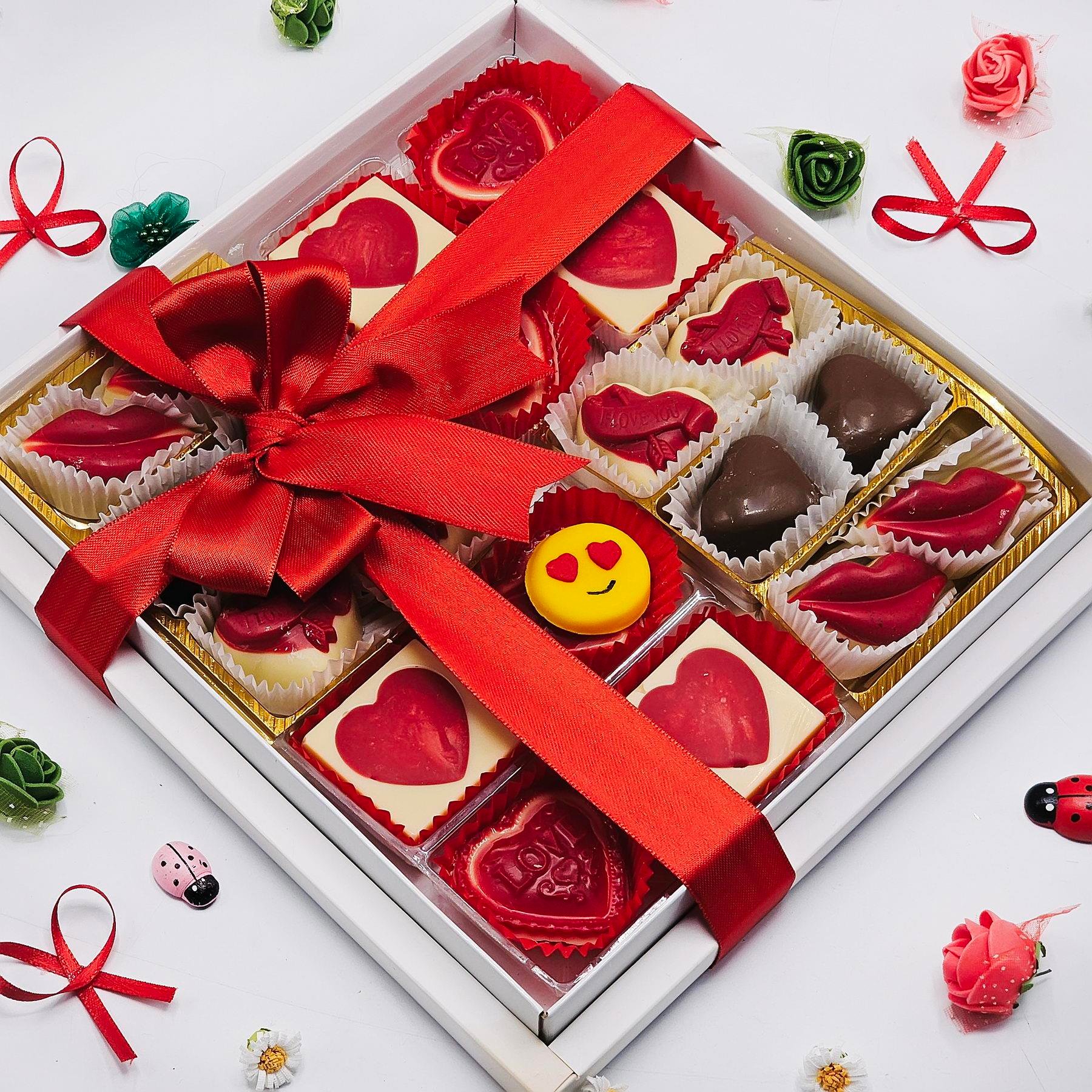 Sevgililer Günü Temalı Emoji ve Figür Çikolata Kutusu