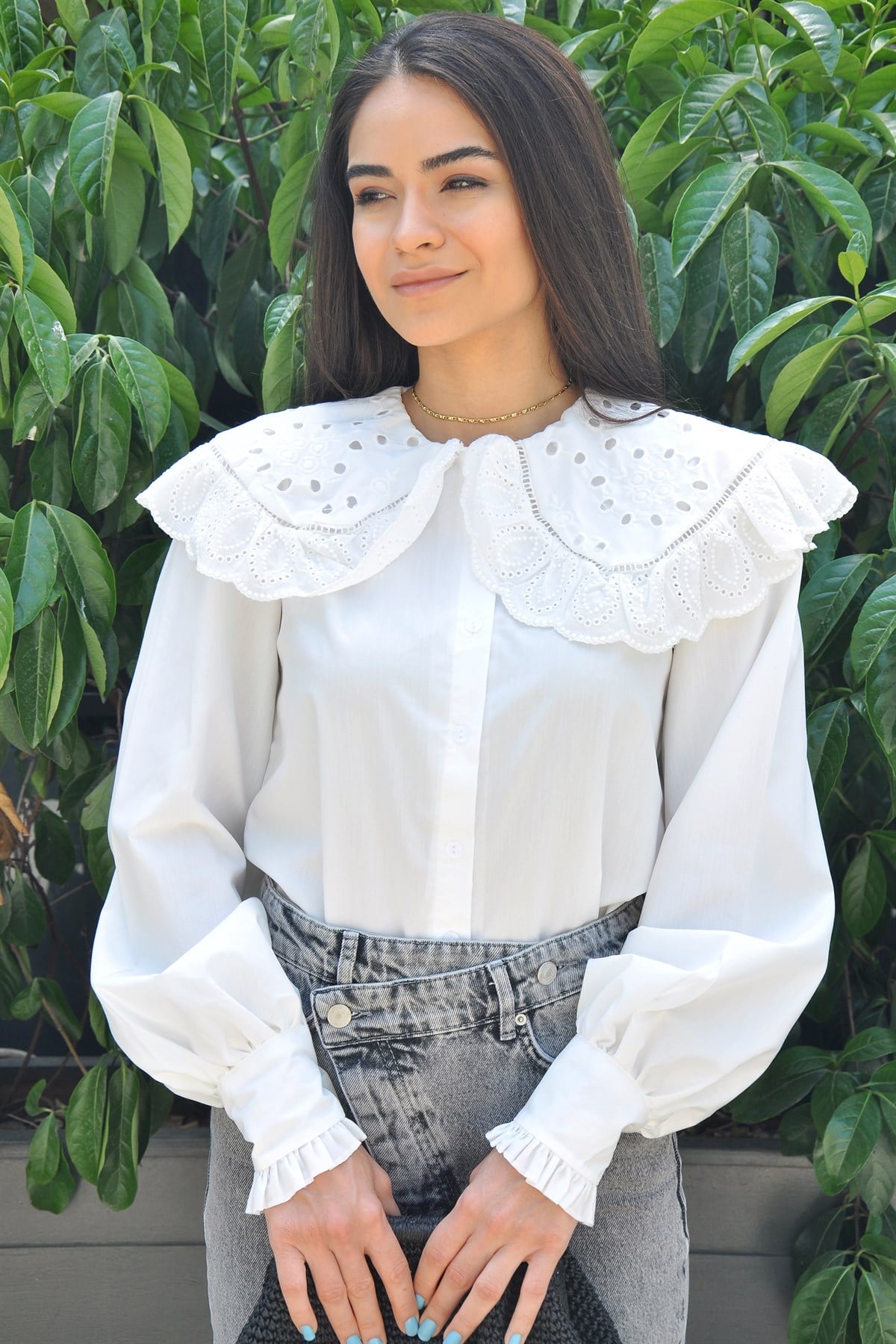 Beyaz Önlük Yaka Dantel İşlemeli Gömlek