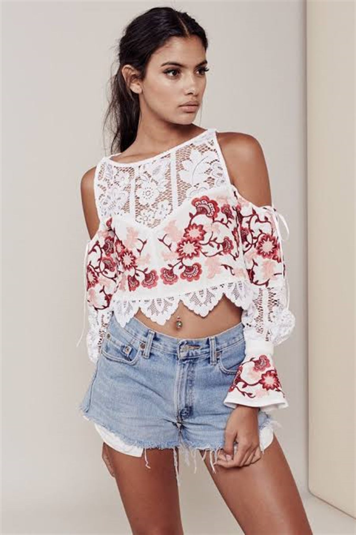 Çiçekli Crop Tasarım Bluz