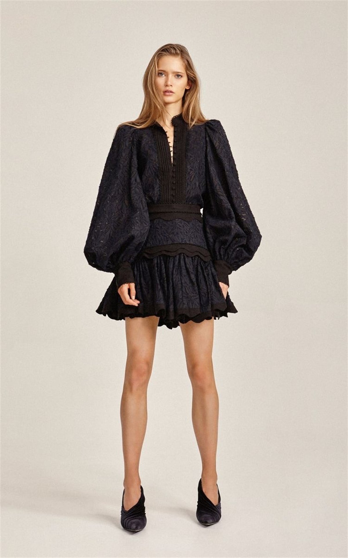 Düğmeli Siyah Dantel Tasarım Elbise