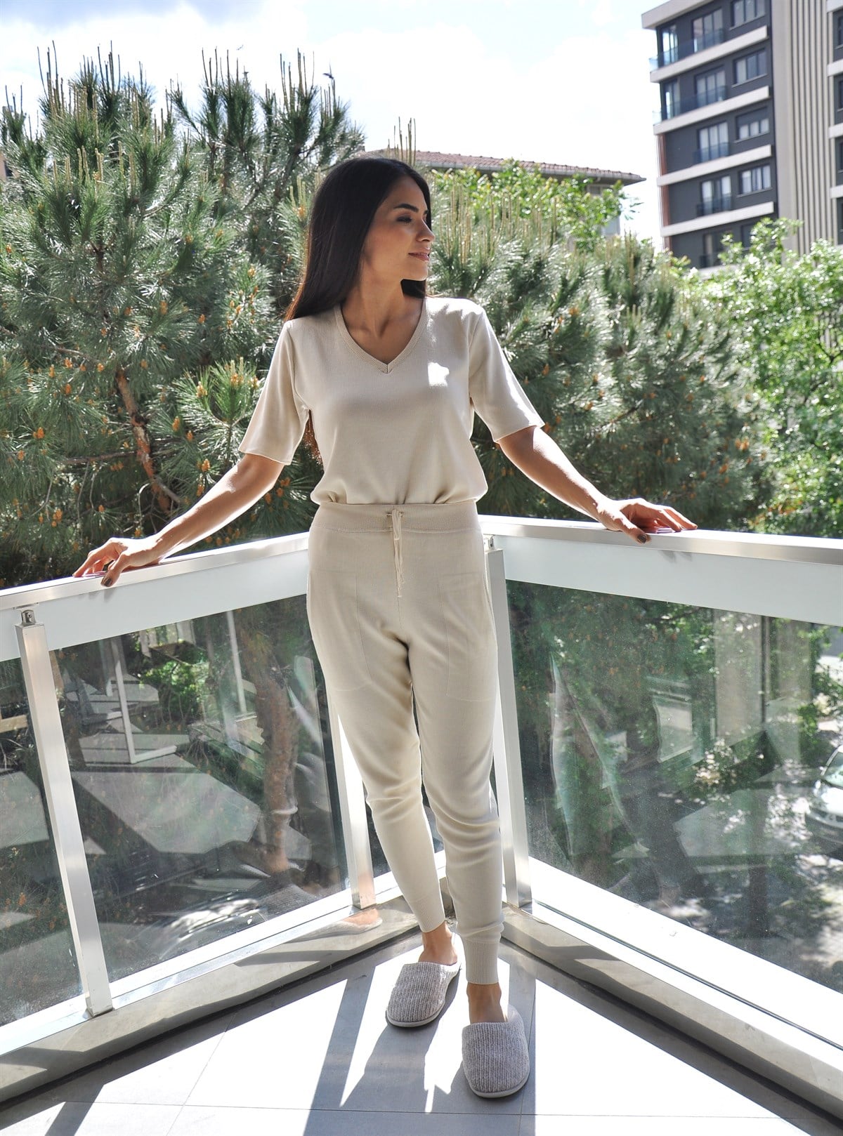 Ekru V Yaka Tshirt Pantolon Takım