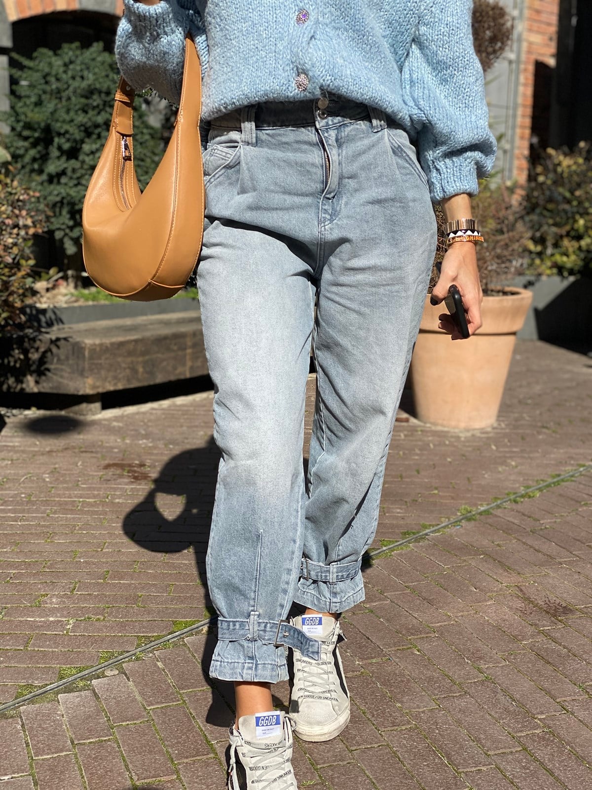 Gri Paçası Tokalı Jean