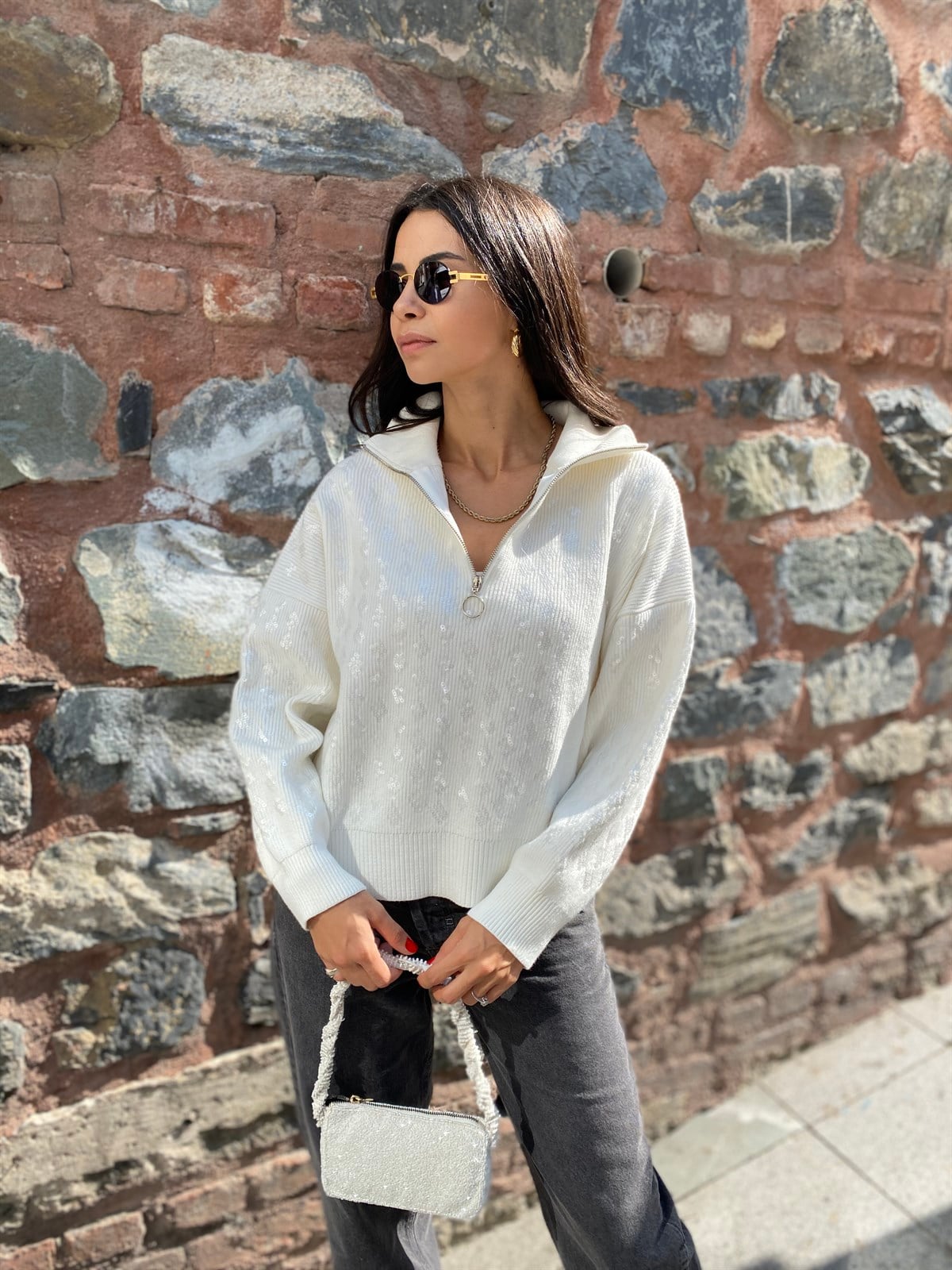 Pullu Fermuarlı Beyaz Kazak