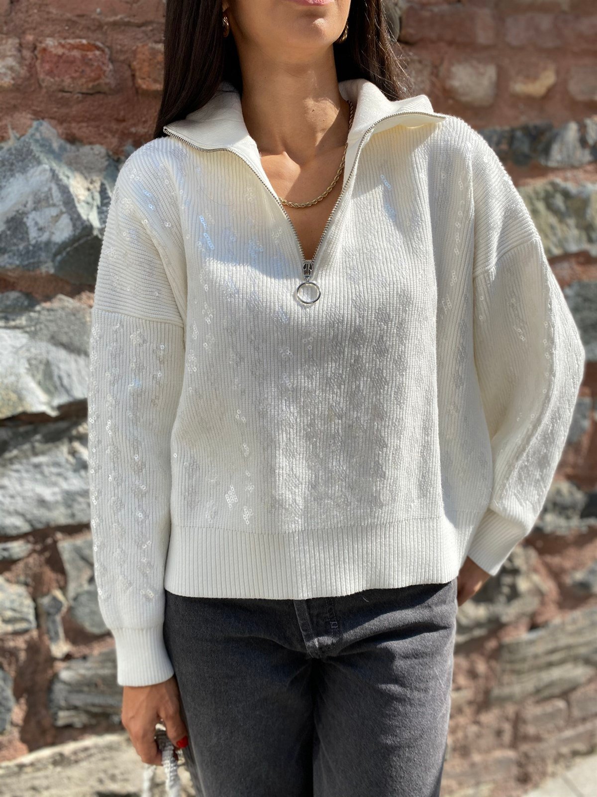 Pullu Fermuarlı Beyaz Kazak