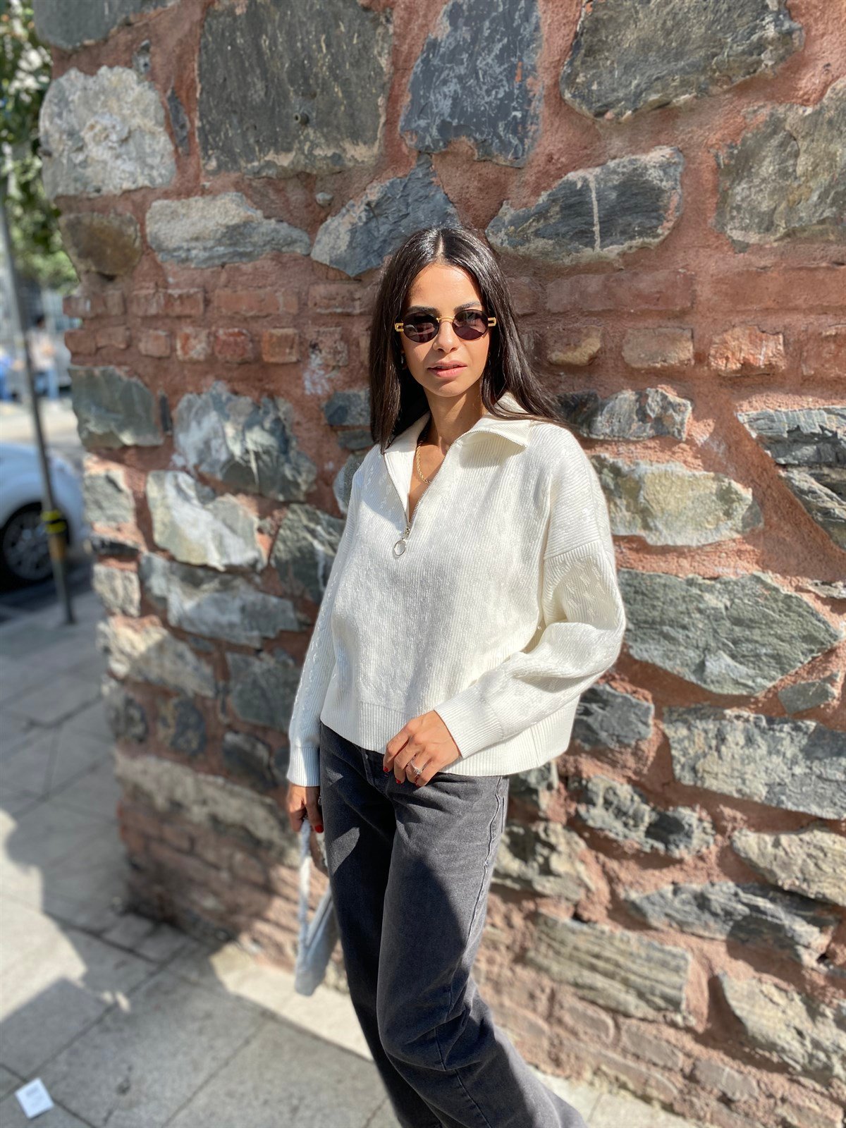 Pullu Fermuarlı Beyaz Kazak