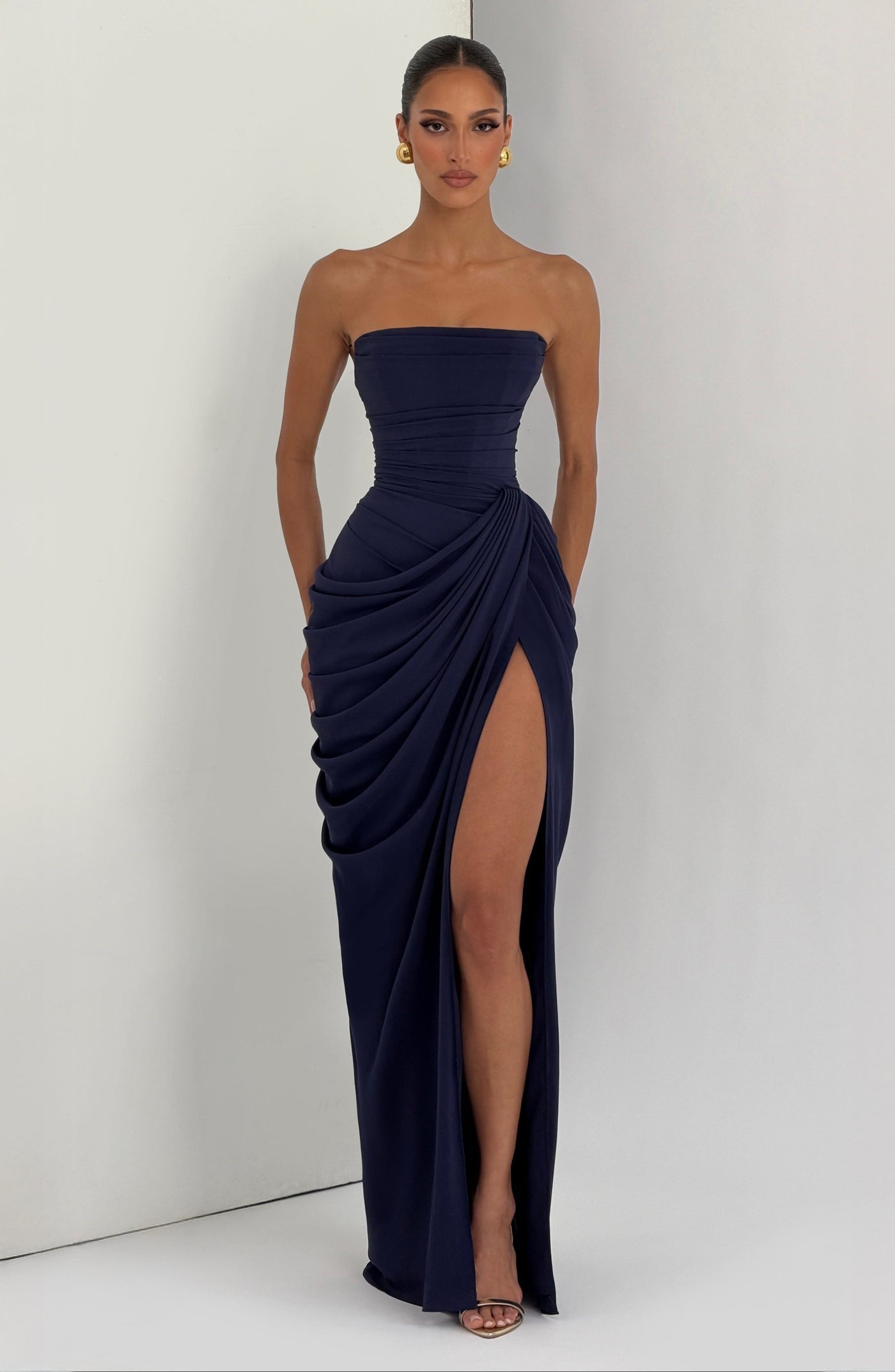 Sırtı Korseli Komple Drape Detaylı Yırtmaçlı Saten Lacivert Elbise