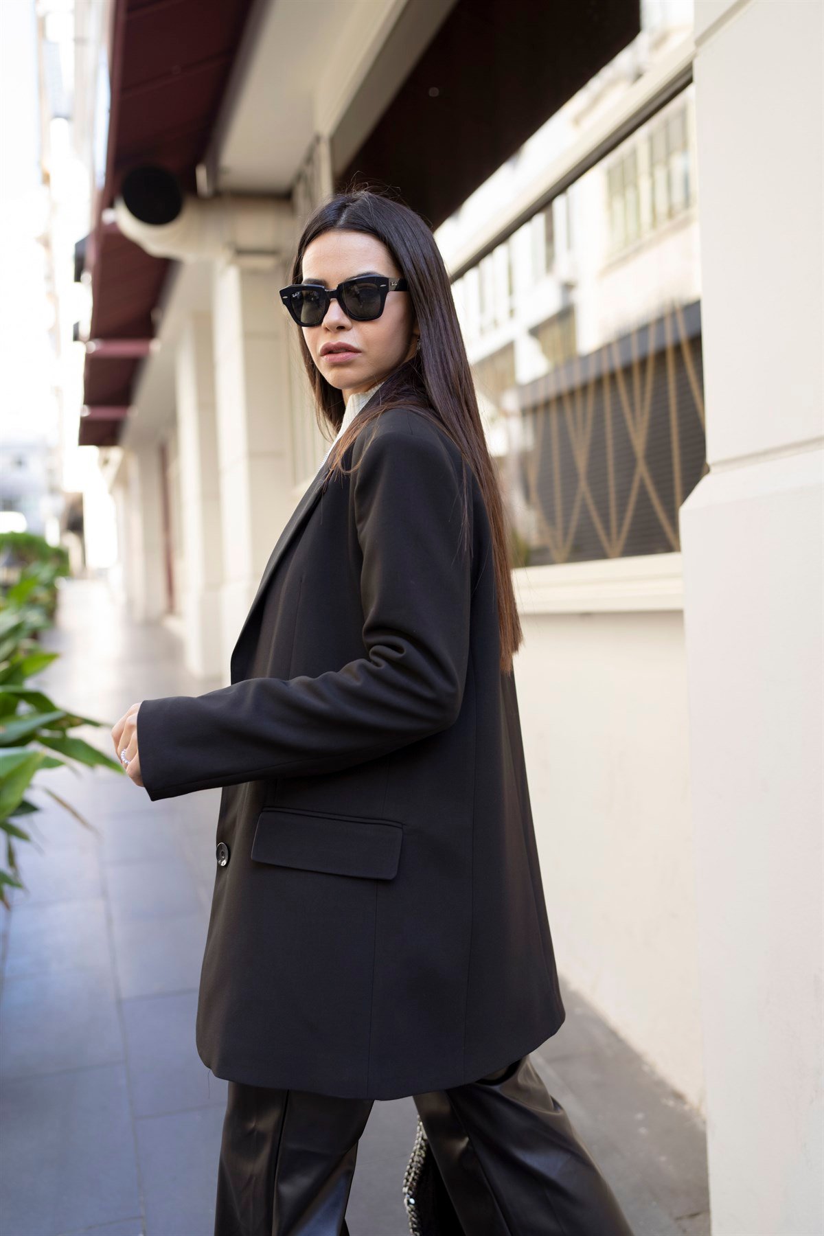 Siyah Düğmeli Oversize Blazer Ceket