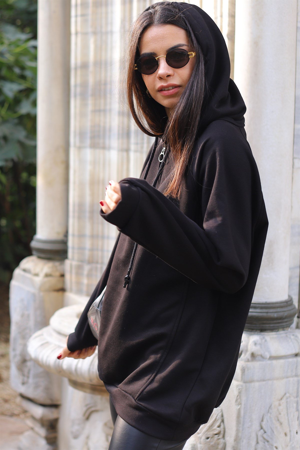 Siyah Kapüşonlu Sweatshirt