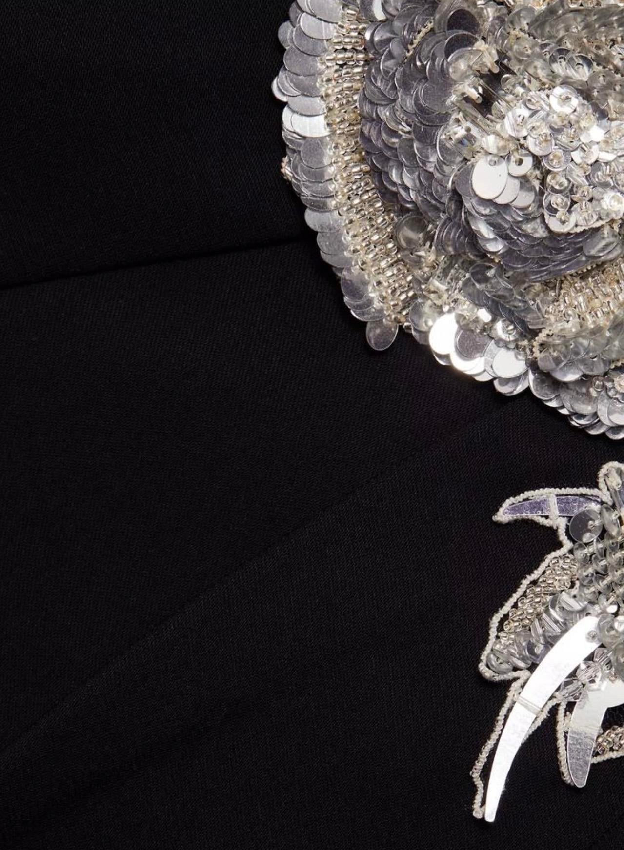 Tek Omuzlu Beli Kristal Çiçek Motif Detaylı Midi Tasarım Elbise