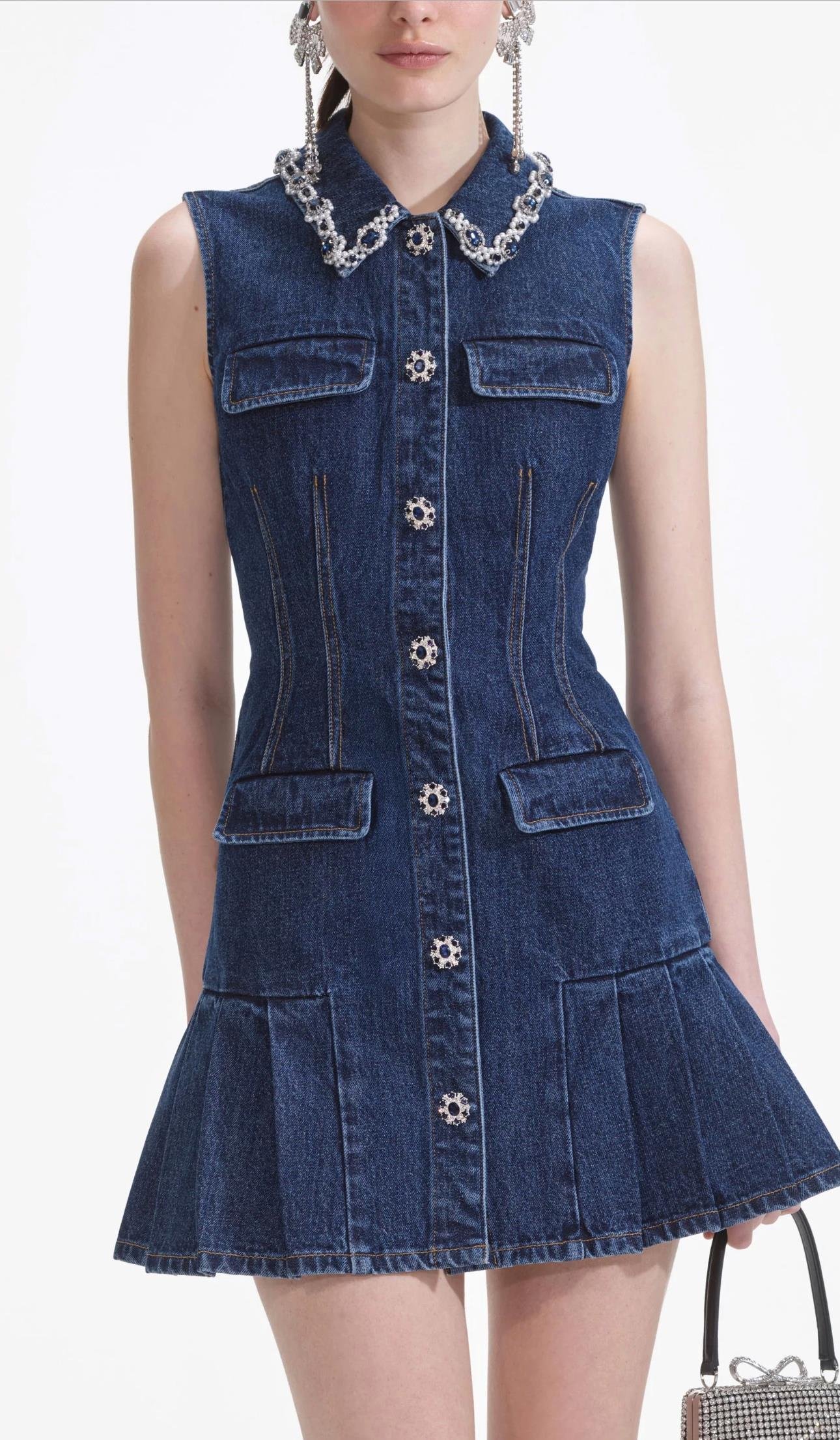 Yakası Kristal Taşlı Düğmeli Kolsuz Mini Tasarım Jean Elbise