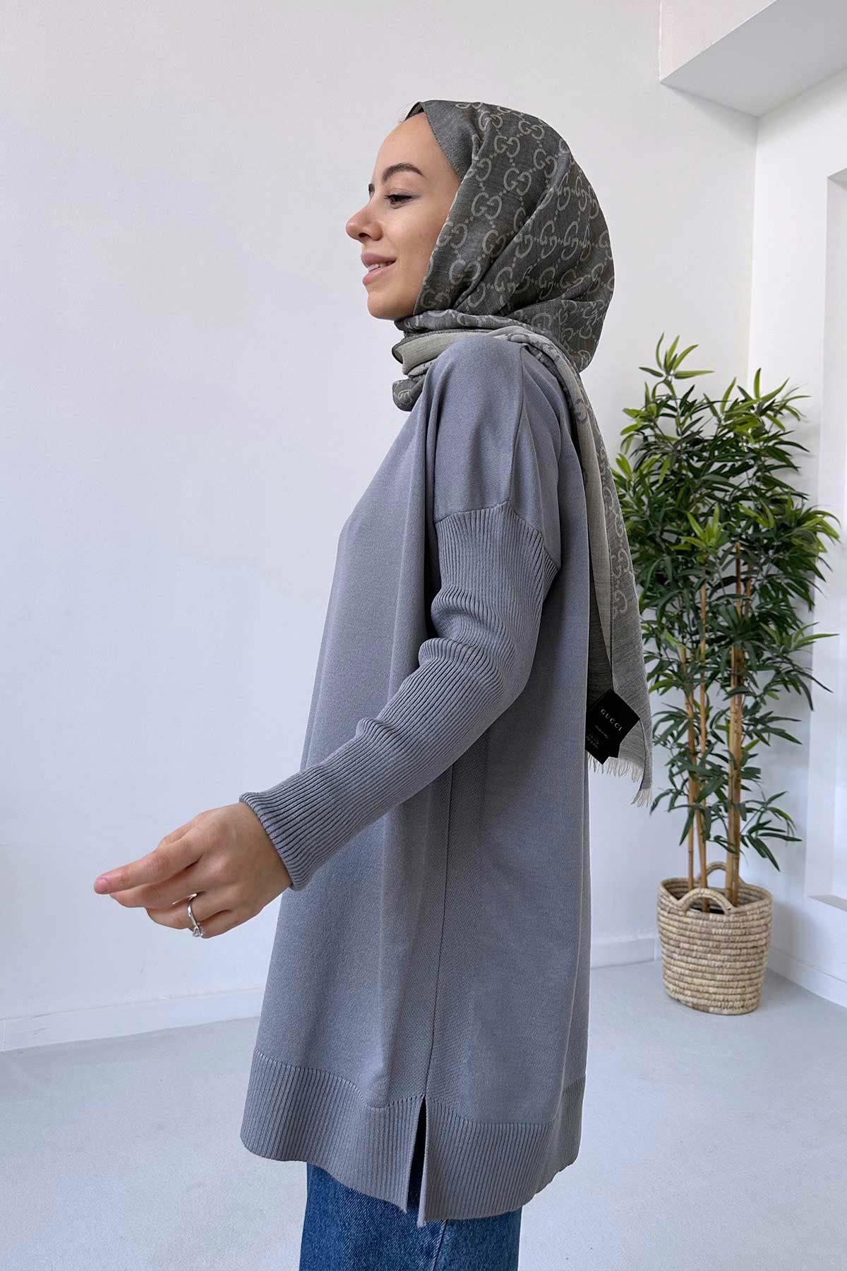 Fiyonk Broş Detay Merserize Tunik - Gri