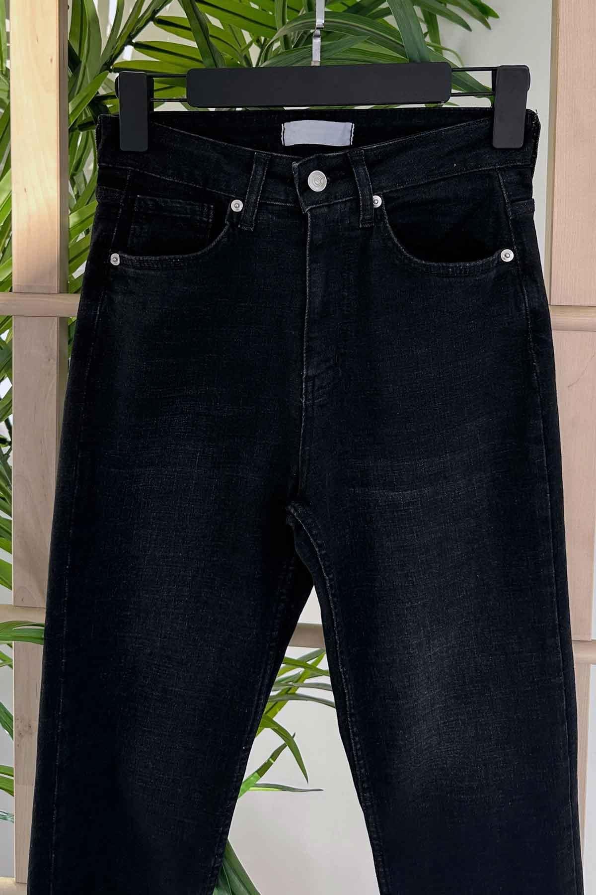 Paçası Kesik Boyfit Jean - Siyah