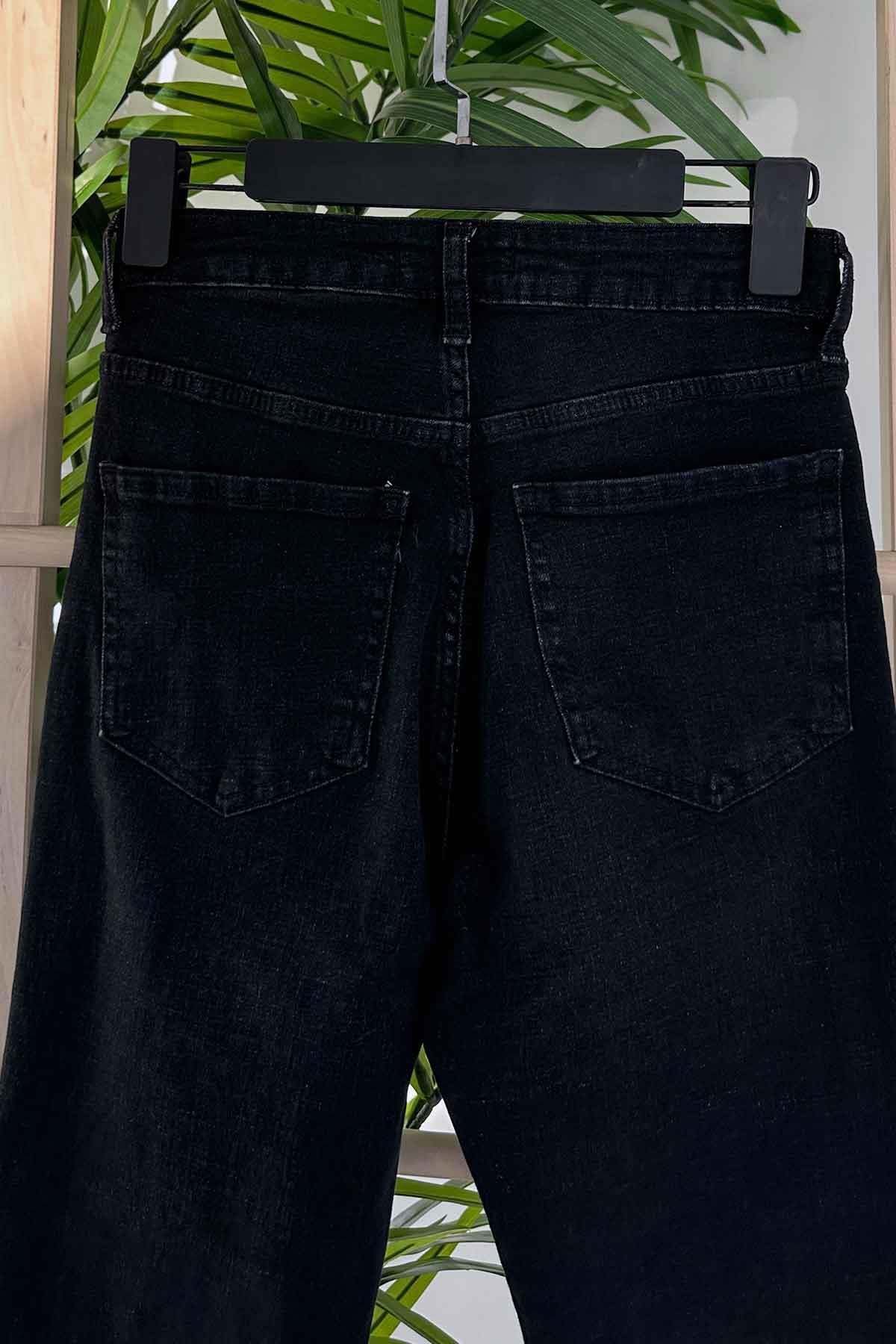 Paçası Kesik Boyfit Jean - Siyah