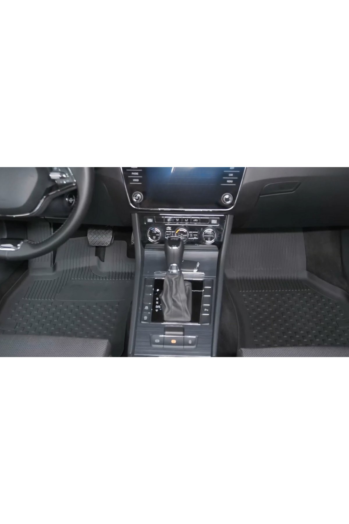 SKODA Superb 2015+ 4.5D Havuzlu Oto Paspas